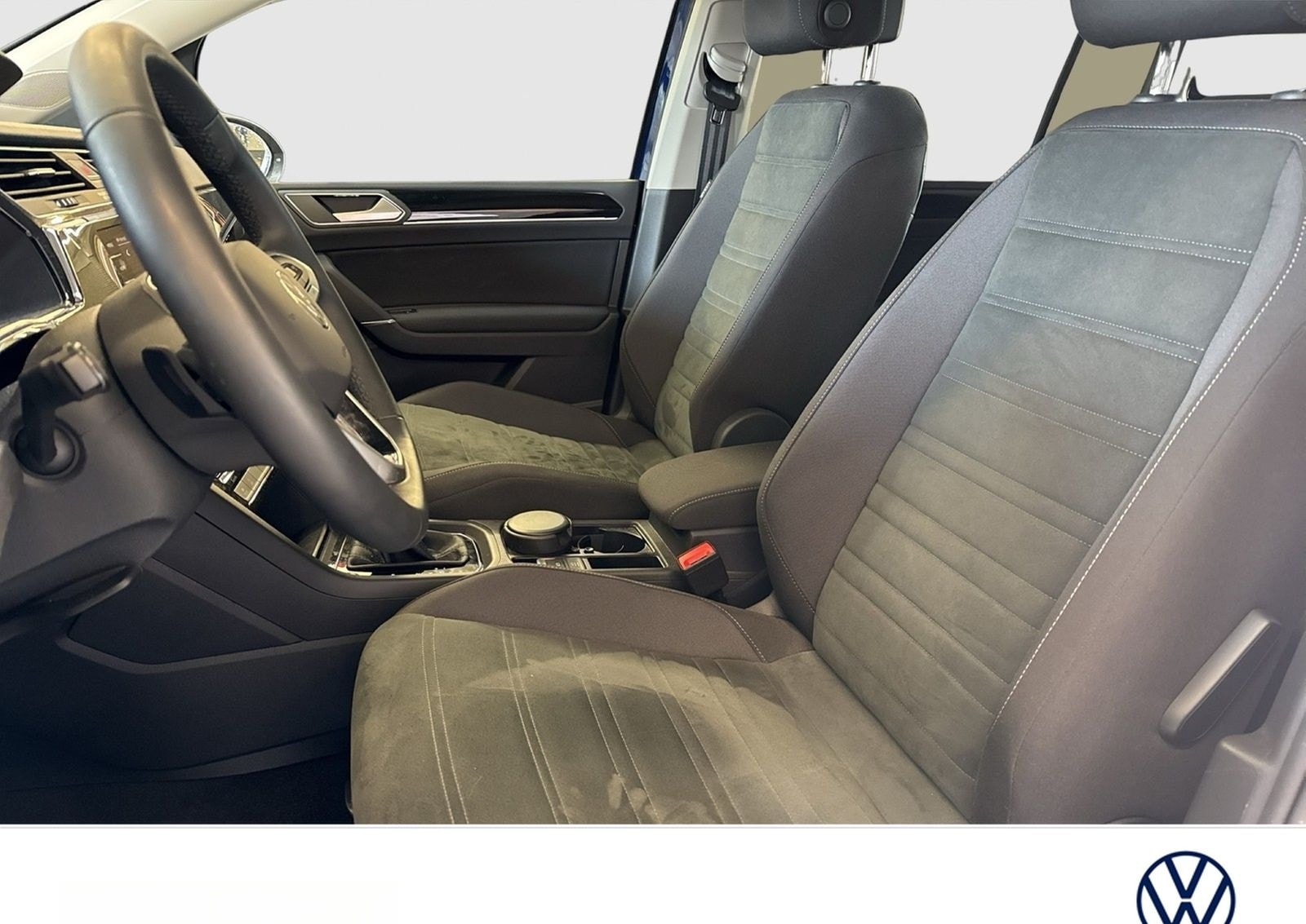 Volkswagen Touran 2.0 HIGHLINE AHK ACC LM17 NAVI CARPLAY foto 8