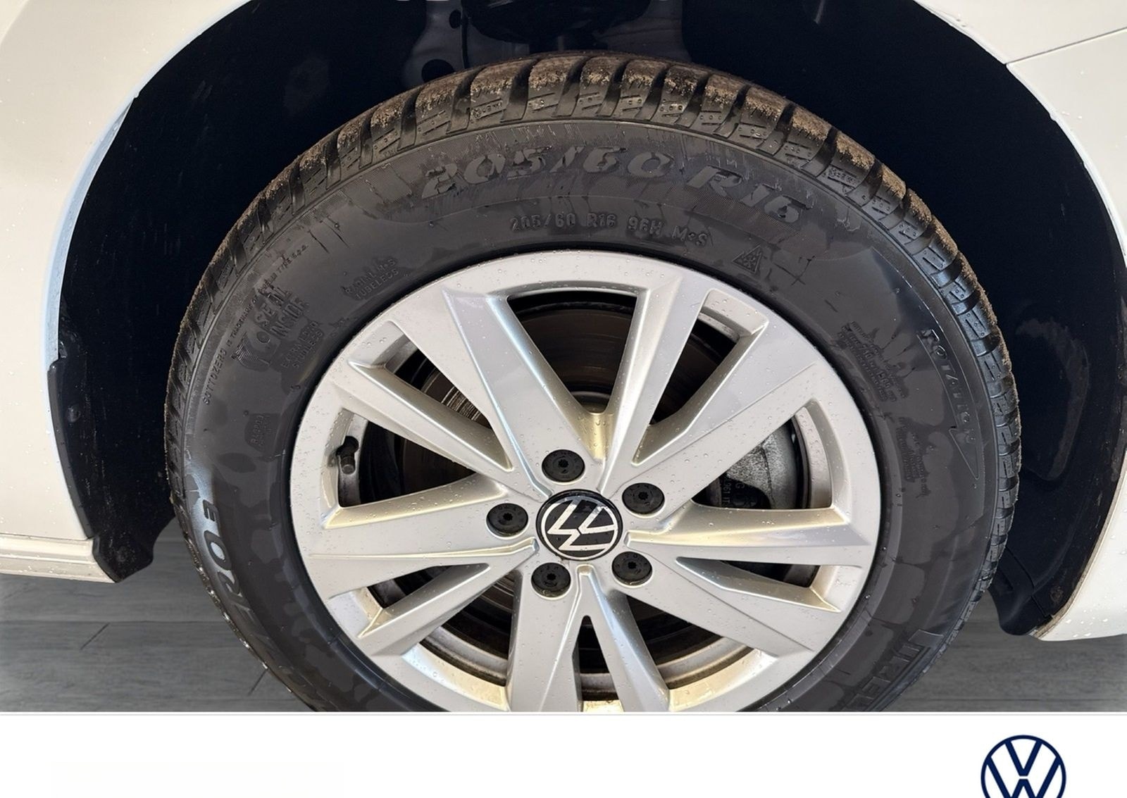 Volkswagen Touran 2.0 HIGHLINE AHK ACC LM17 NAVI LED foto 7