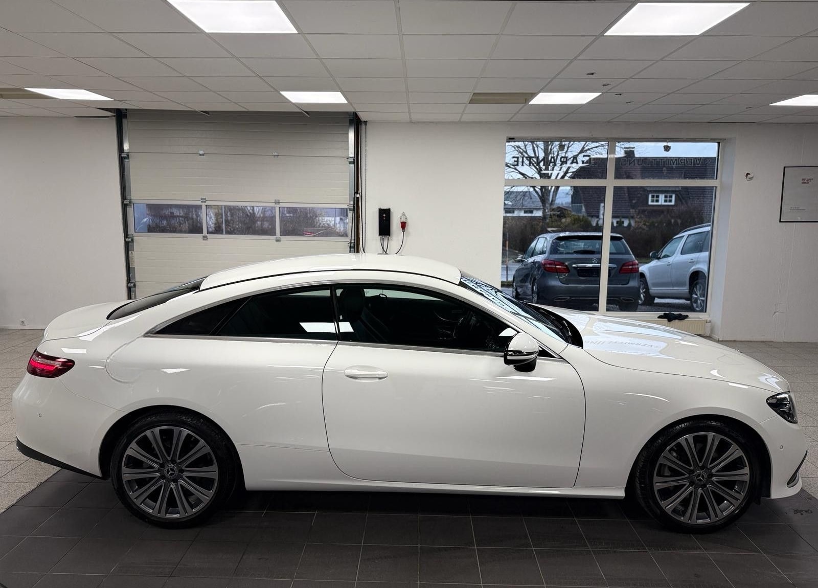 Mercedes-Benz E 200 Coupe 9G/Kamera/Keyless/Garantie/Burmester foto 3