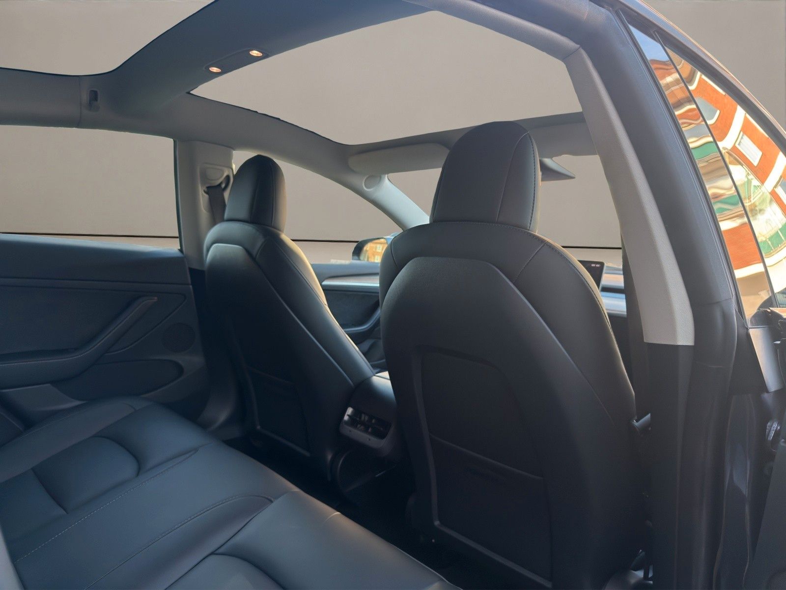 Tesla Model 3 foto 16