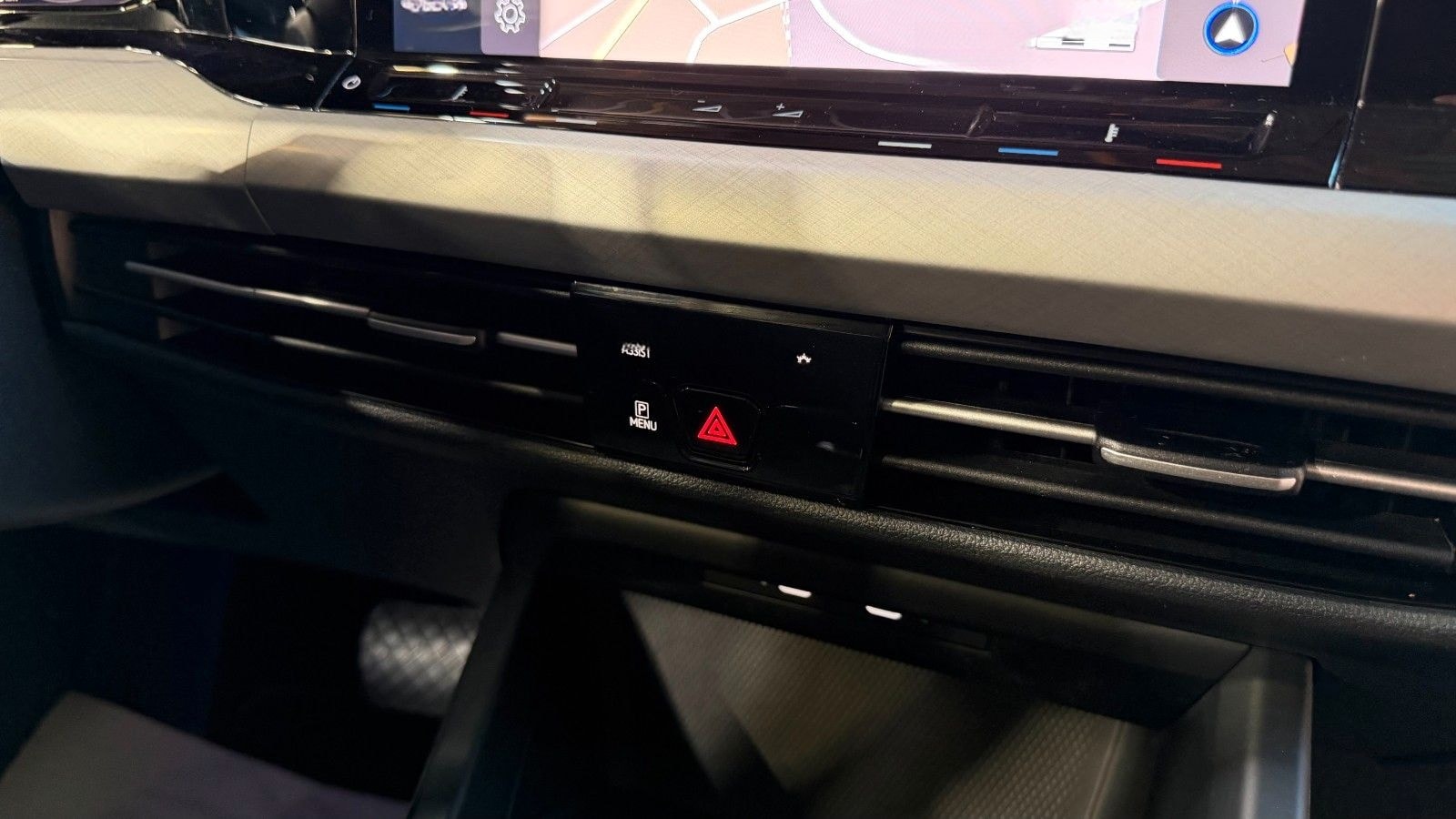 Volkswagen Golf VIII 2.0TDI DSG Var. Life ACC*LANE*KAM*AHK foto 22