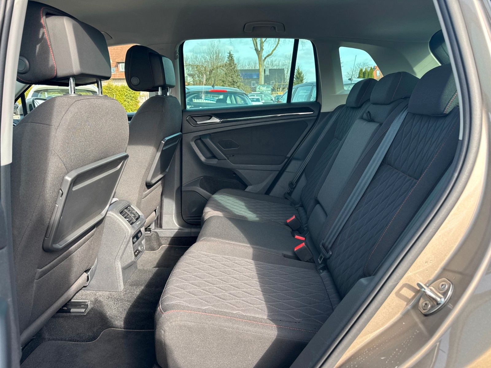 Volkswagen Tiguan 2.0 TSI DSG 4MOTION SOUND*NAVI*SITZHZG* foto 12