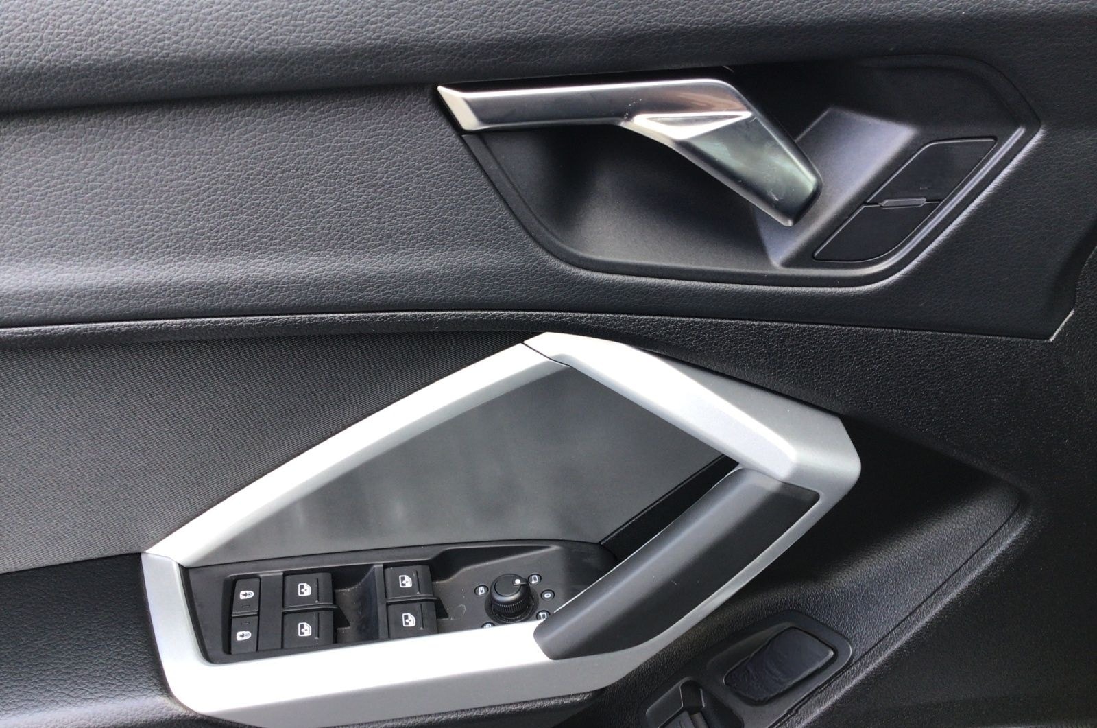 Audi Q3 adv. 35TFSI S-tronic VORB.AHK/SHZ/NAV/RFK foto 9