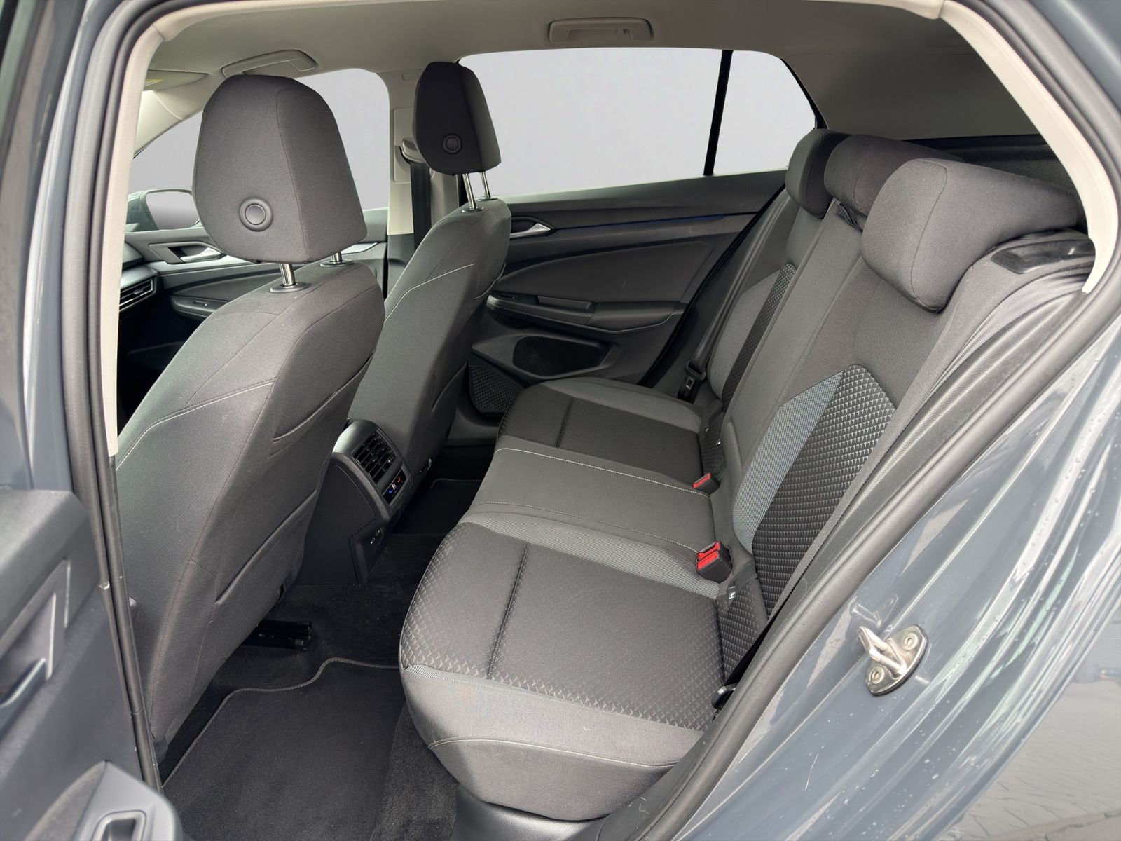 Volkswagen Golf 1.5 TSI Life Active AHK ACC Navi SHZ RFK 16 foto 11