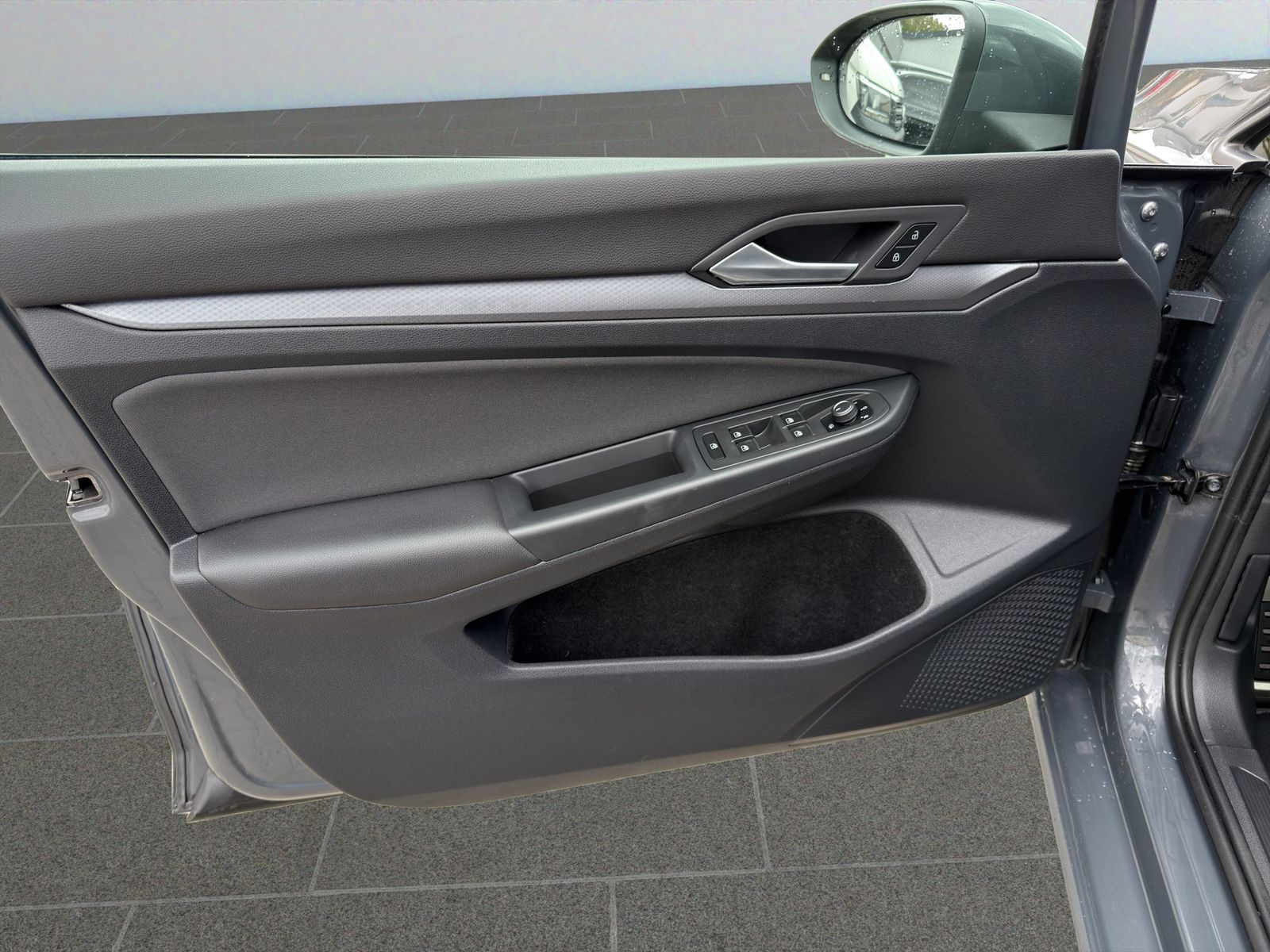 Volkswagen Golf 1.5 TSI Life Active AHK ACC Navi SHZ RFK 16 foto 9