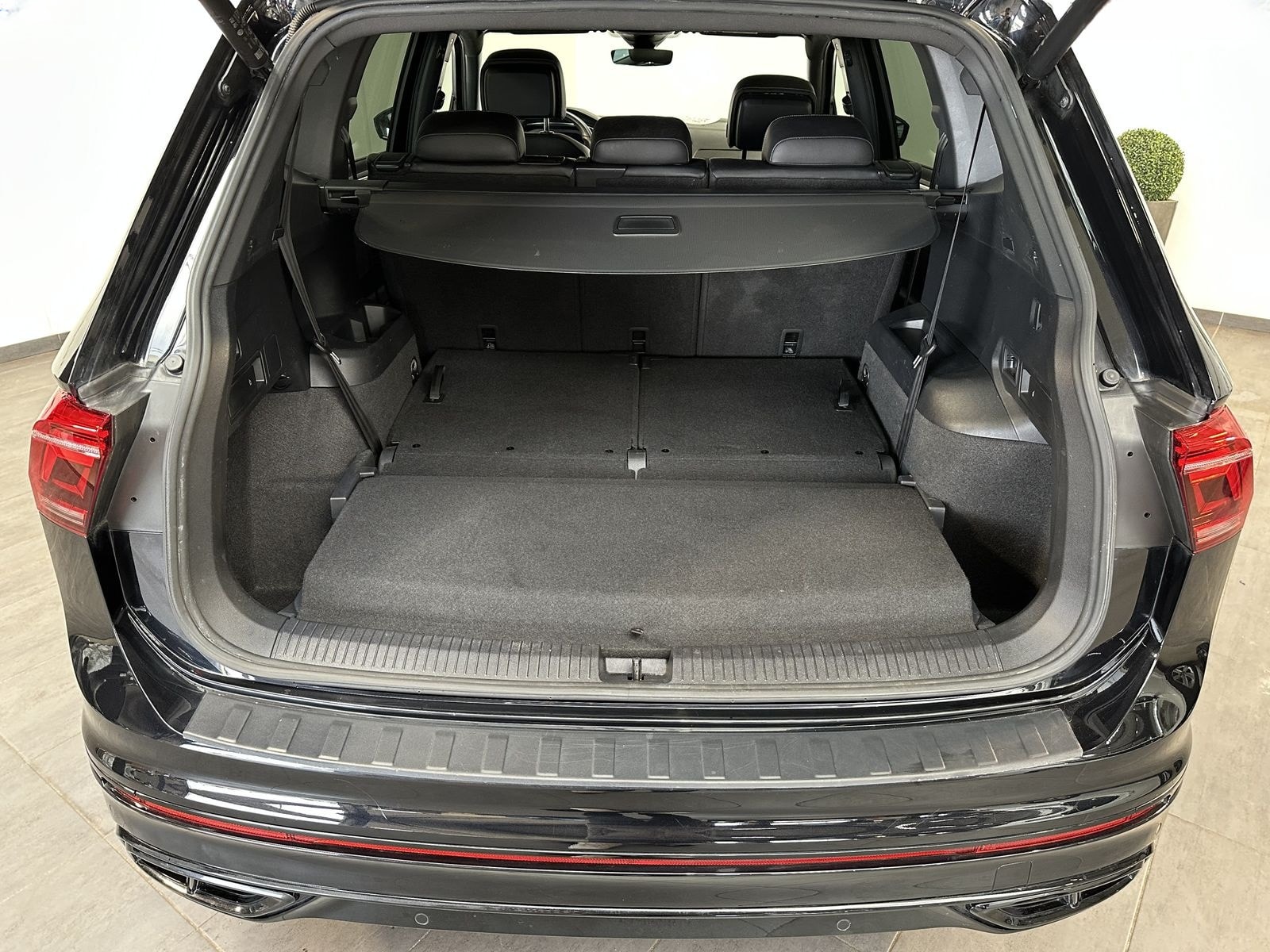 Volkswagen Tiguan Allspace 4M R-Line Black 7Sitzer AHK+360° foto 6
