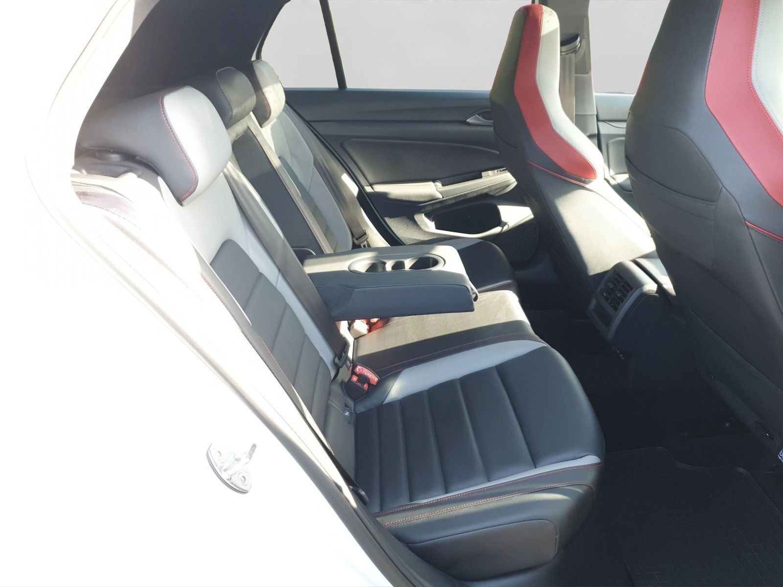 Volkswagen Golf GTI CLUBSPORT PANO LEDER HuD LM19 foto 6