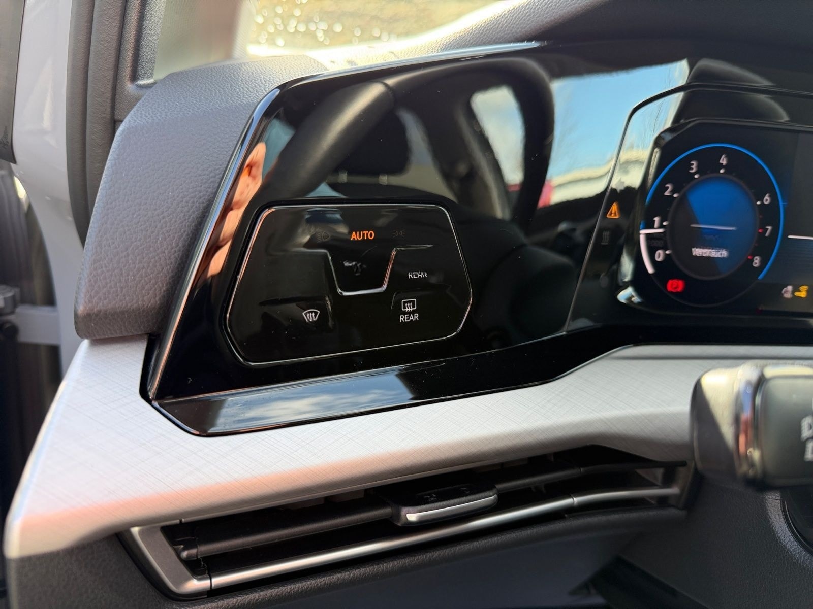 Volkswagen Golf VIII 1.5 TSI LIFE LEDplus+NAVI+ACC+SHZ+RFK foto 17