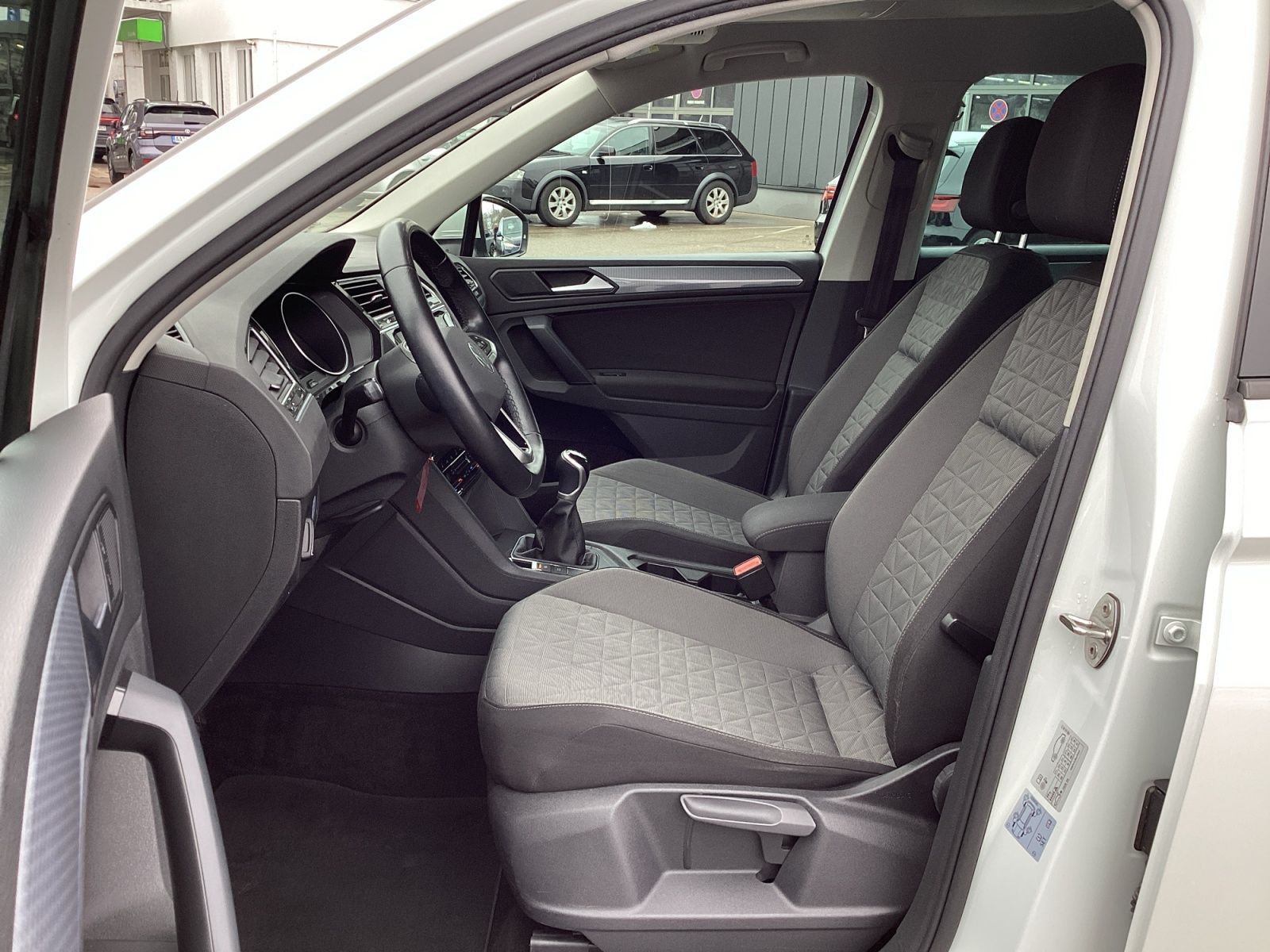 Volkswagen Tiguan 1.5TSI Life Navi LED AHK foto 7