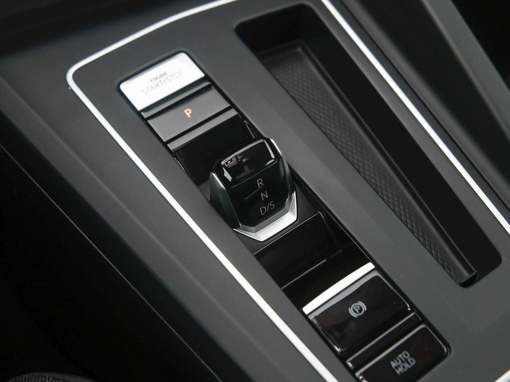 Volkswagen Golf Variant 2.0 TDI DSG Life Business Pre., ZGV foto 13