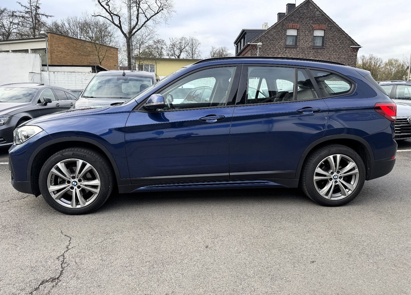 BMW X1 xDrive18d Sport Line Navi LED Leder AHK HiFi foto 3