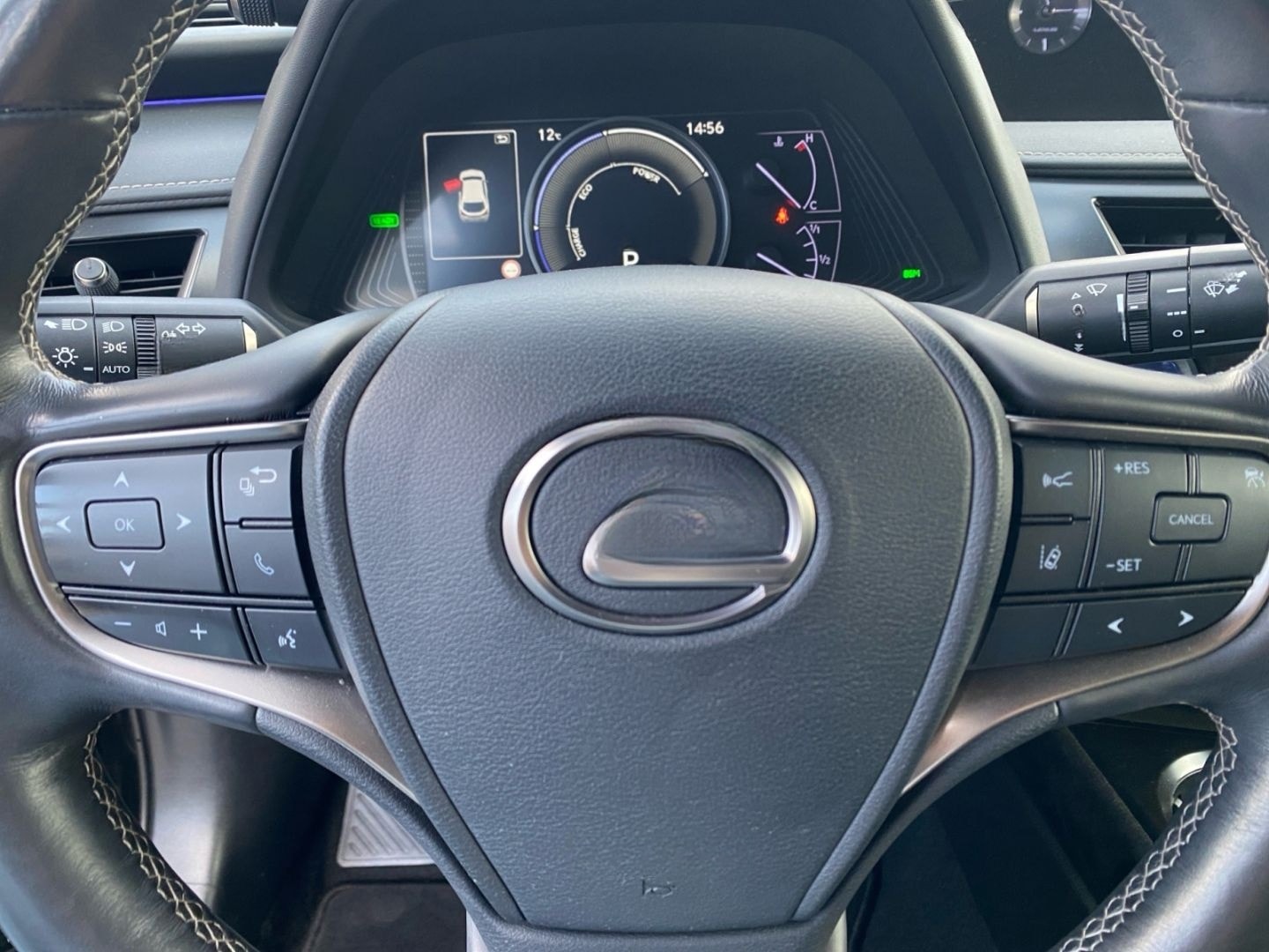 Lexus UX 250h Launch Edition *Bi-LED*ACC*CAM*SHZ*Navi* foto 14