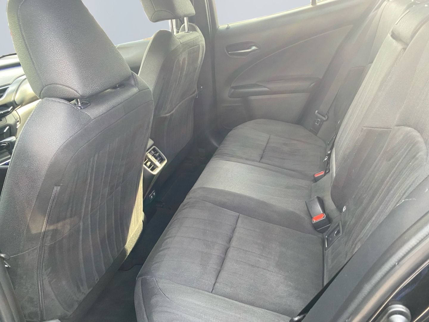 Lexus UX 250h Launch Edition *Bi-LED*ACC*CAM*SHZ*Navi* foto 17