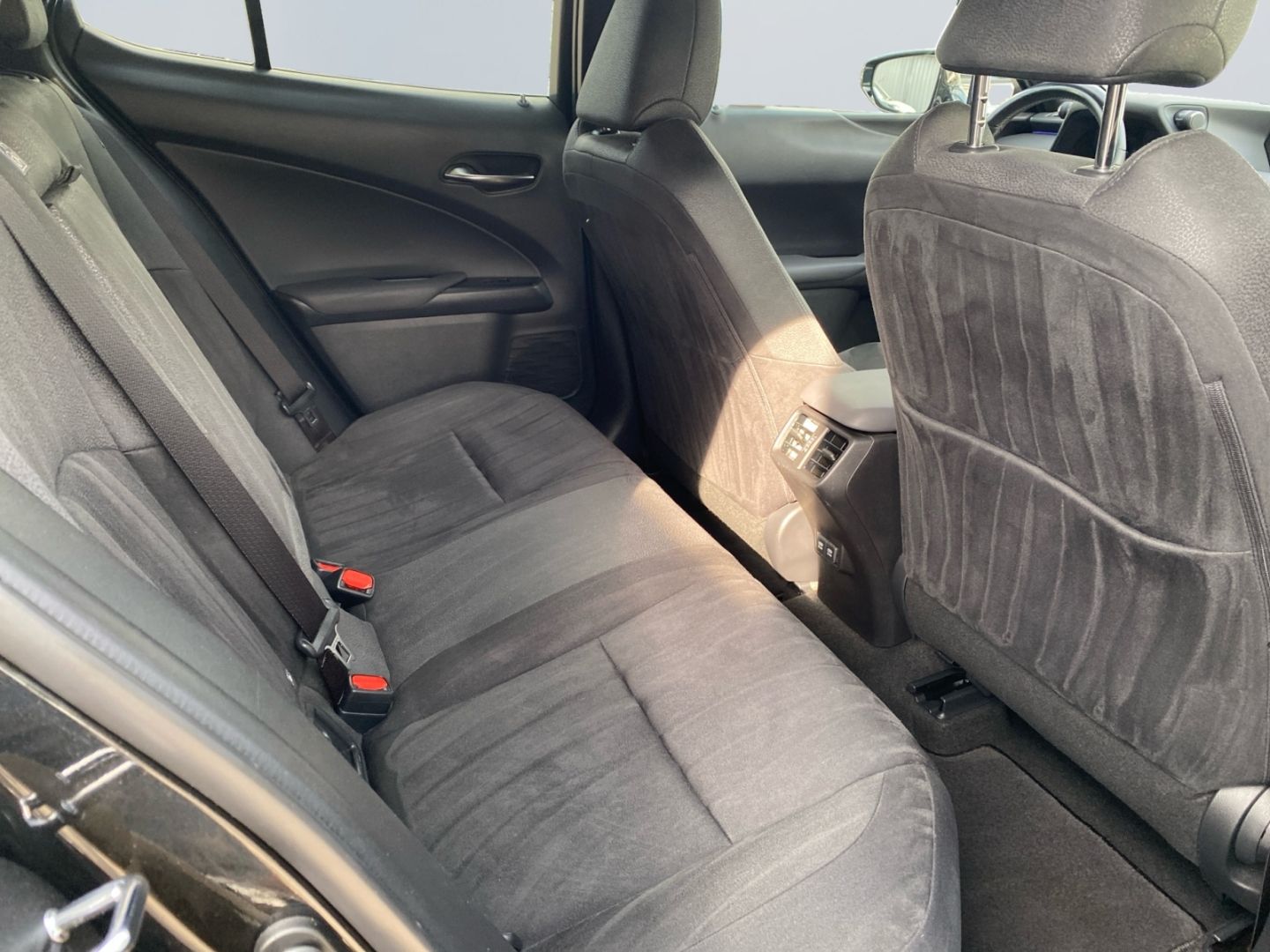 Lexus UX 250h Launch Edition *Bi-LED*ACC*CAM*SHZ*Navi* foto 20