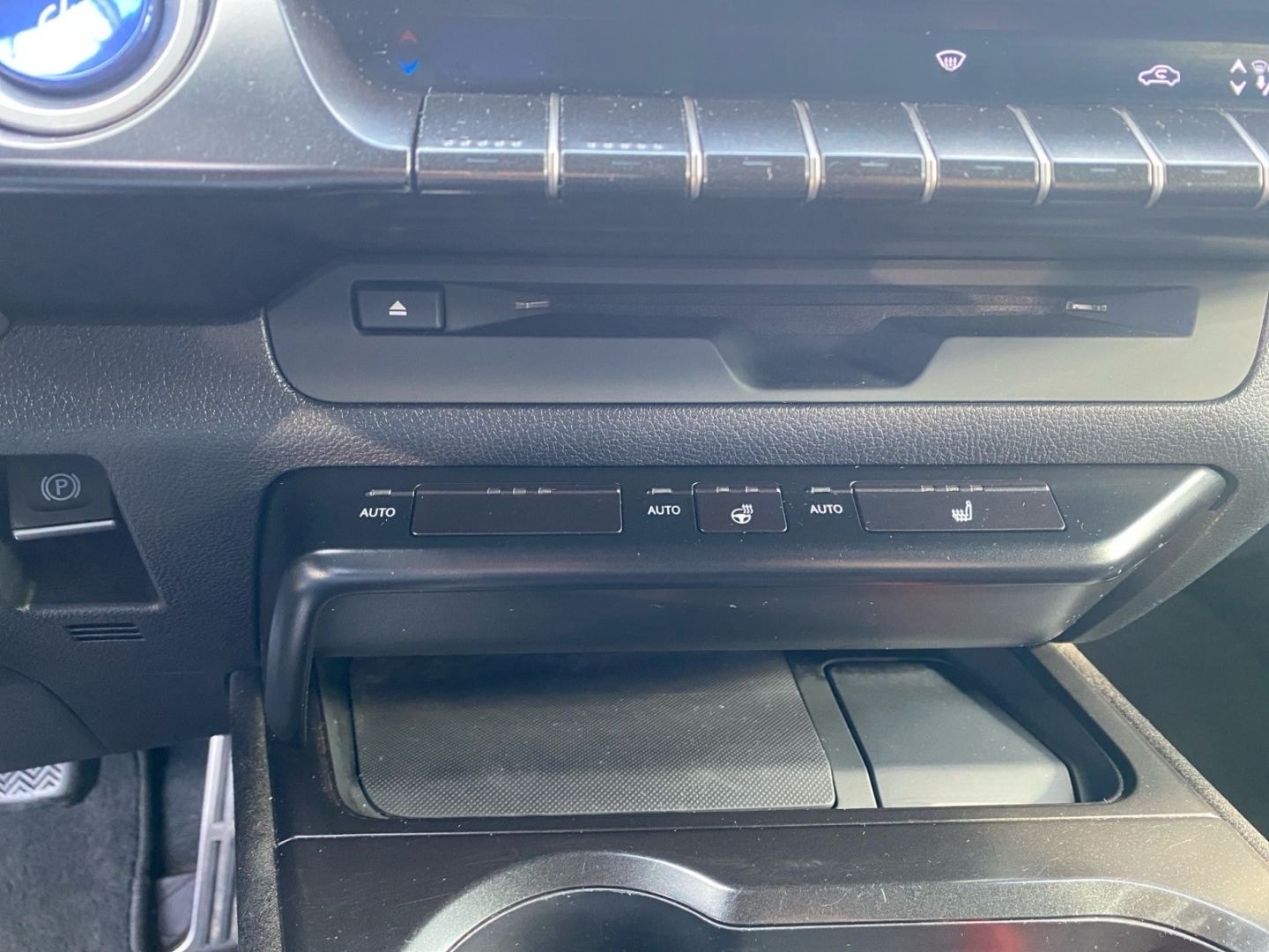 Lexus UX 250h Launch Edition *Bi-LED*ACC*CAM*SHZ*Navi* foto 23