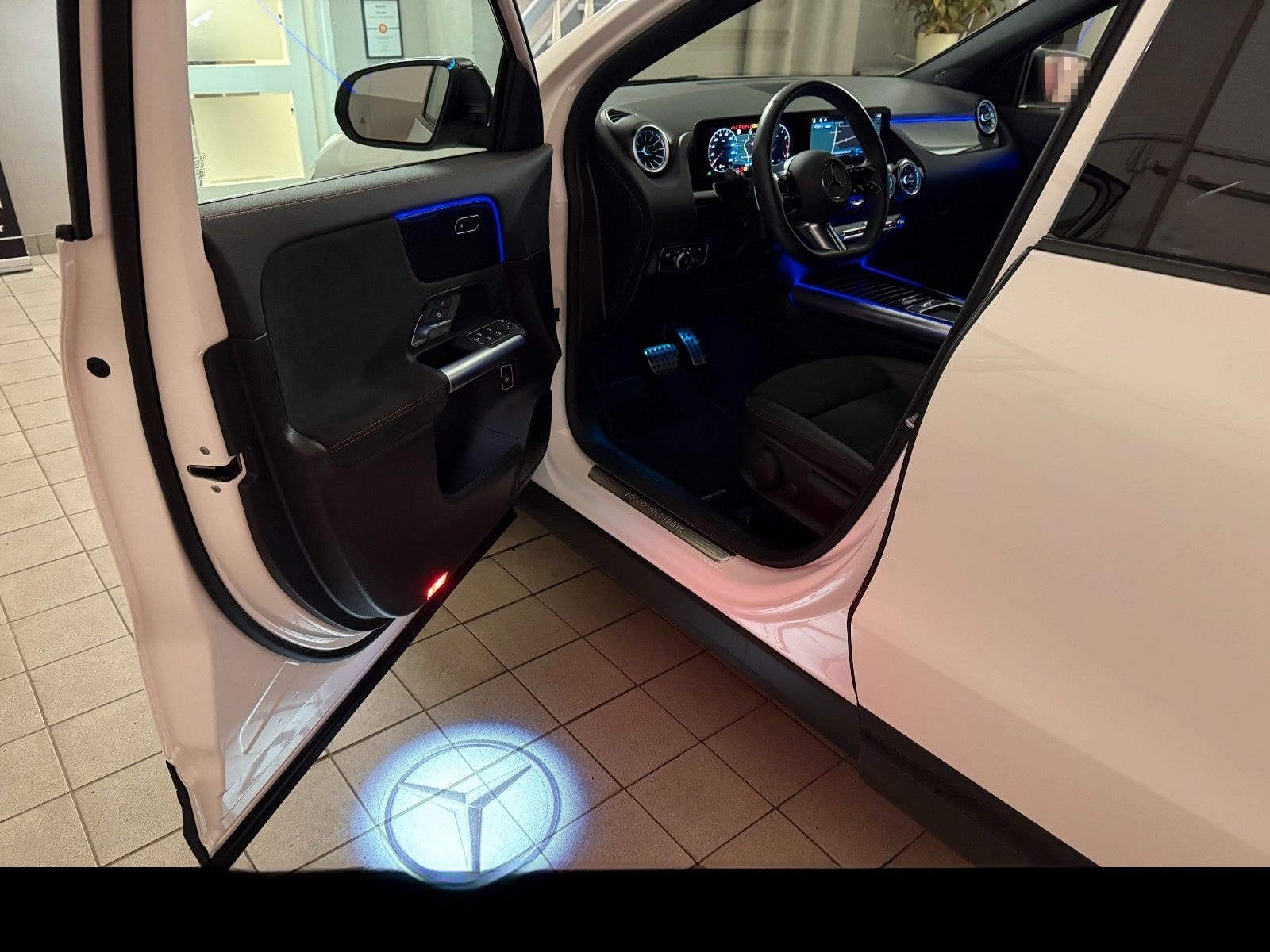 Mercedes-Benz GLA 180 AMG*Night*Distronic*Tot*AHK*MultiLED*360 foto 9