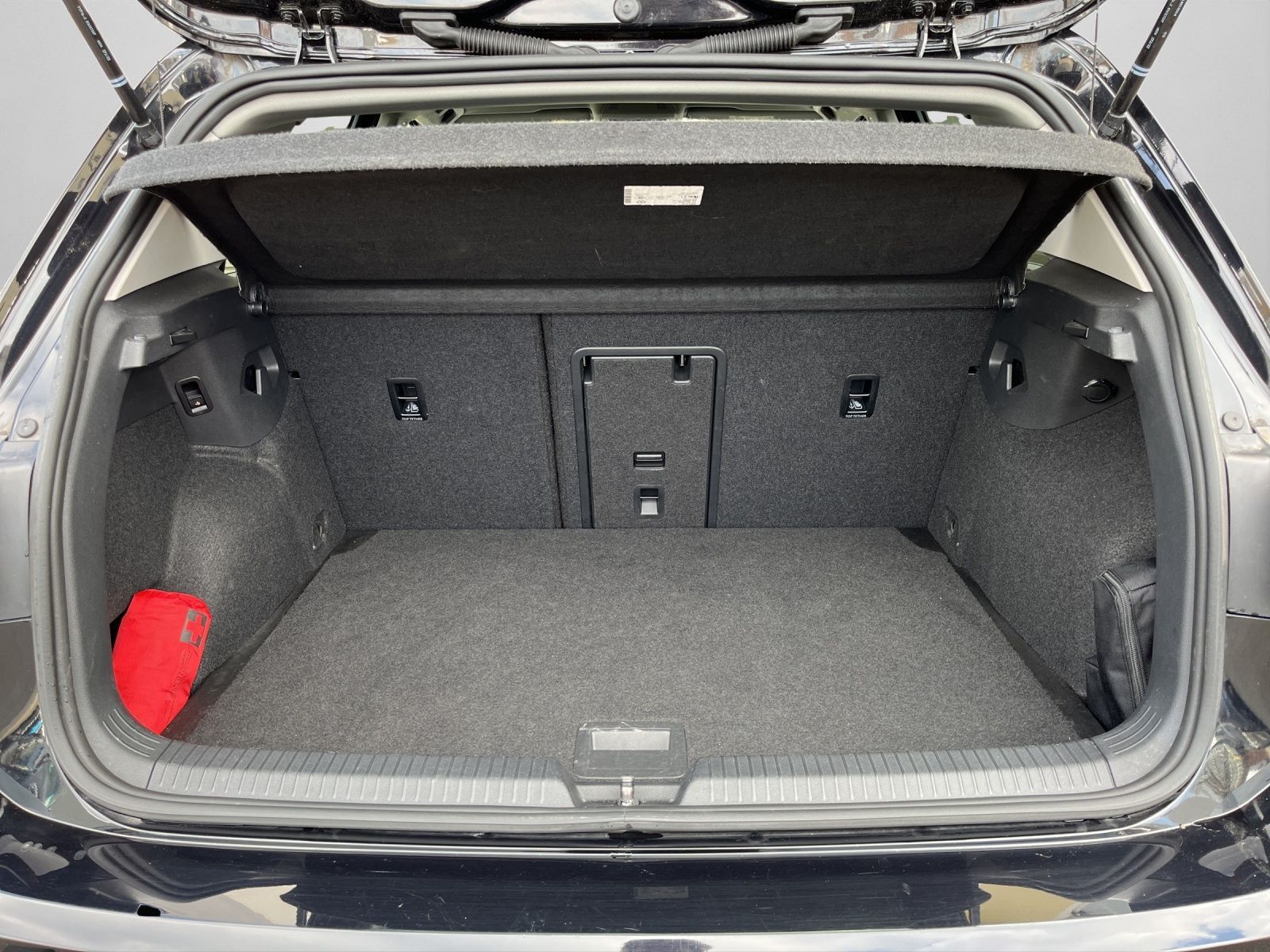 Volkswagen Golf VIII ACTIVE 1.5 TSI LED ACC NAVI SHZ REAR V foto 16