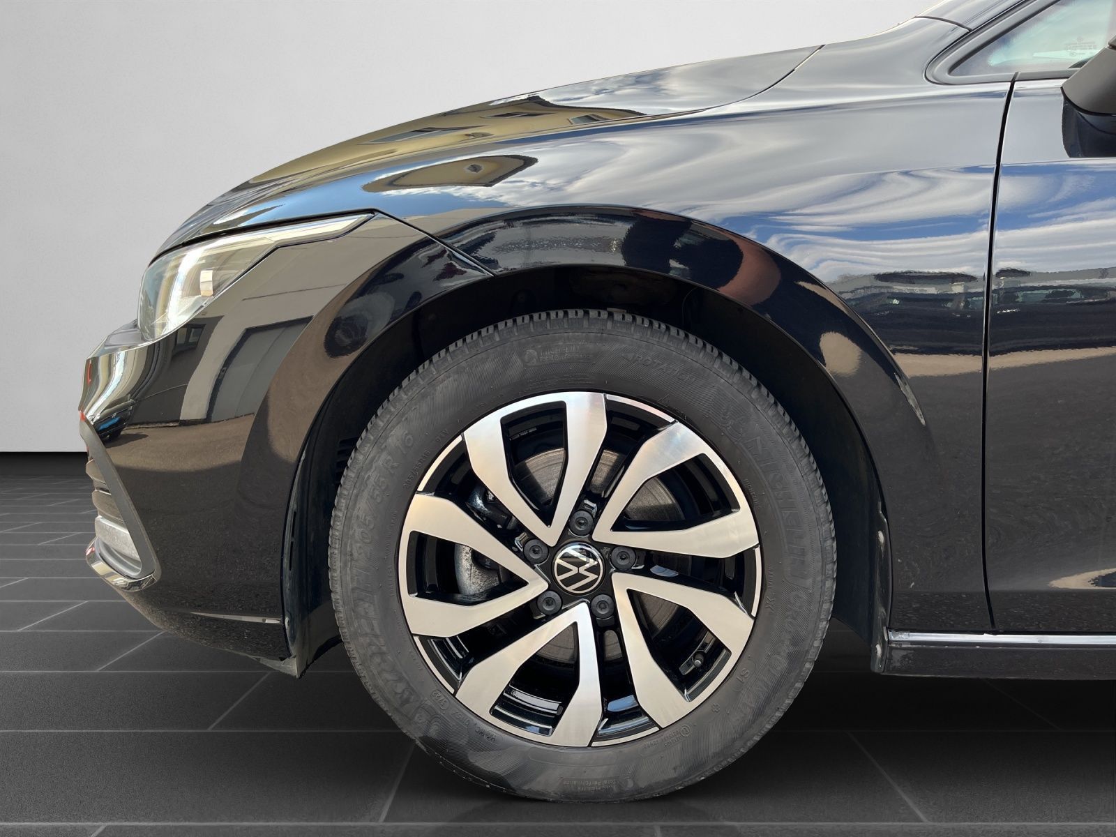 Volkswagen Golf VIII ACTIVE 1.5 TSI LED ACC NAVI SHZ REAR V foto 9