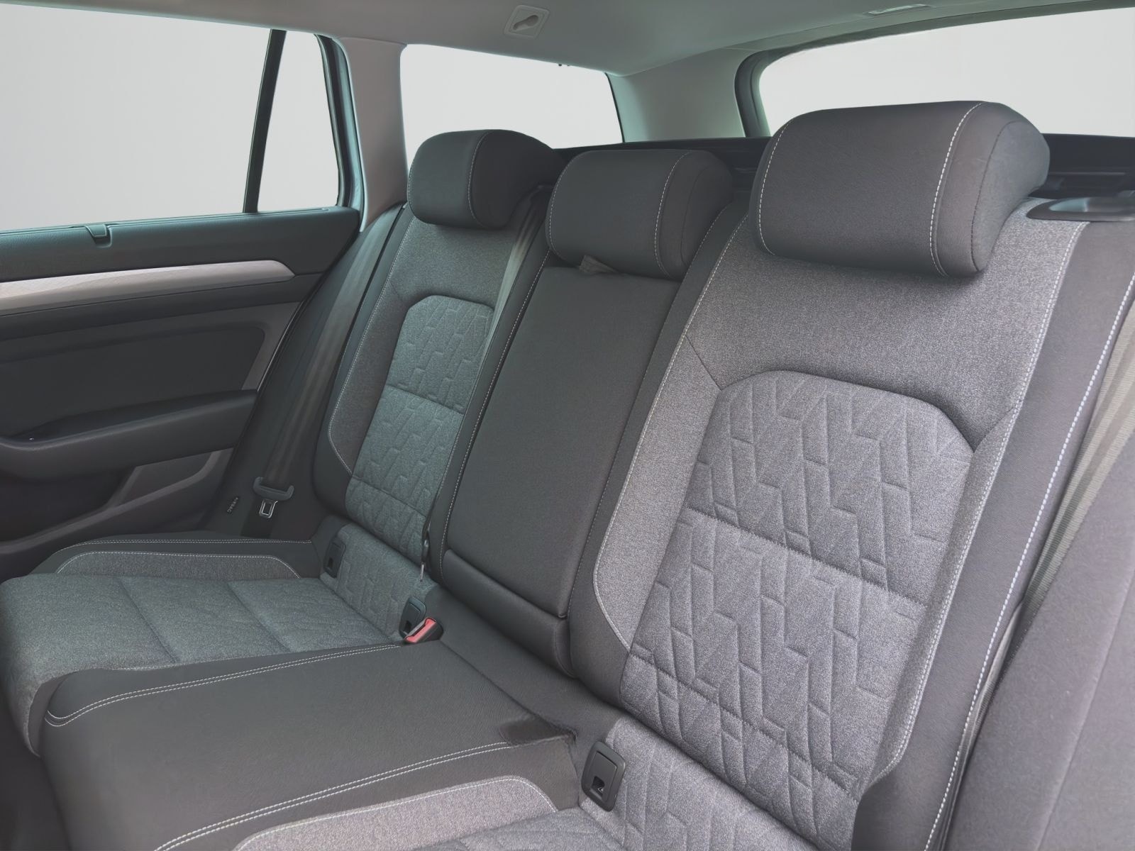 Volkswagen Passat Variant 2.0 TDI DSG BUSINESS AHK KAMERA N foto 15