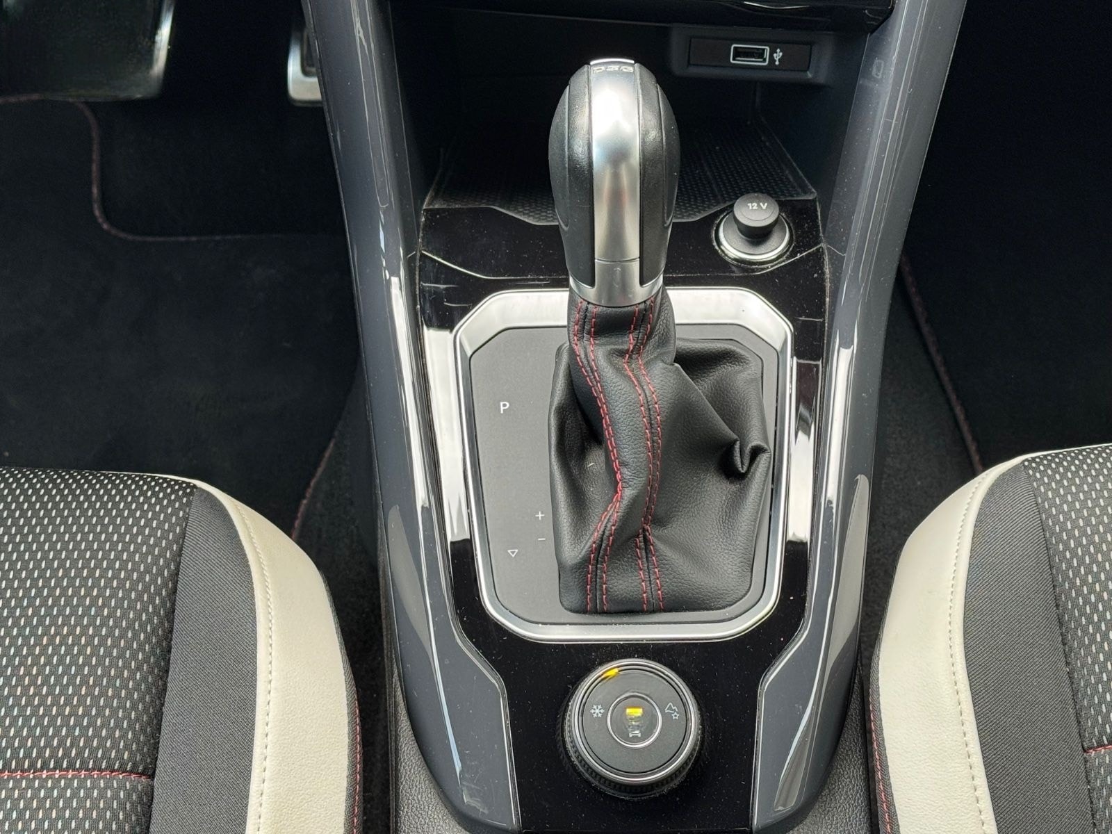 Volkswagen T-Roc Sport 4Motion 2.0TSI DSG 190PS/AHK/Nav/ACC foto 12