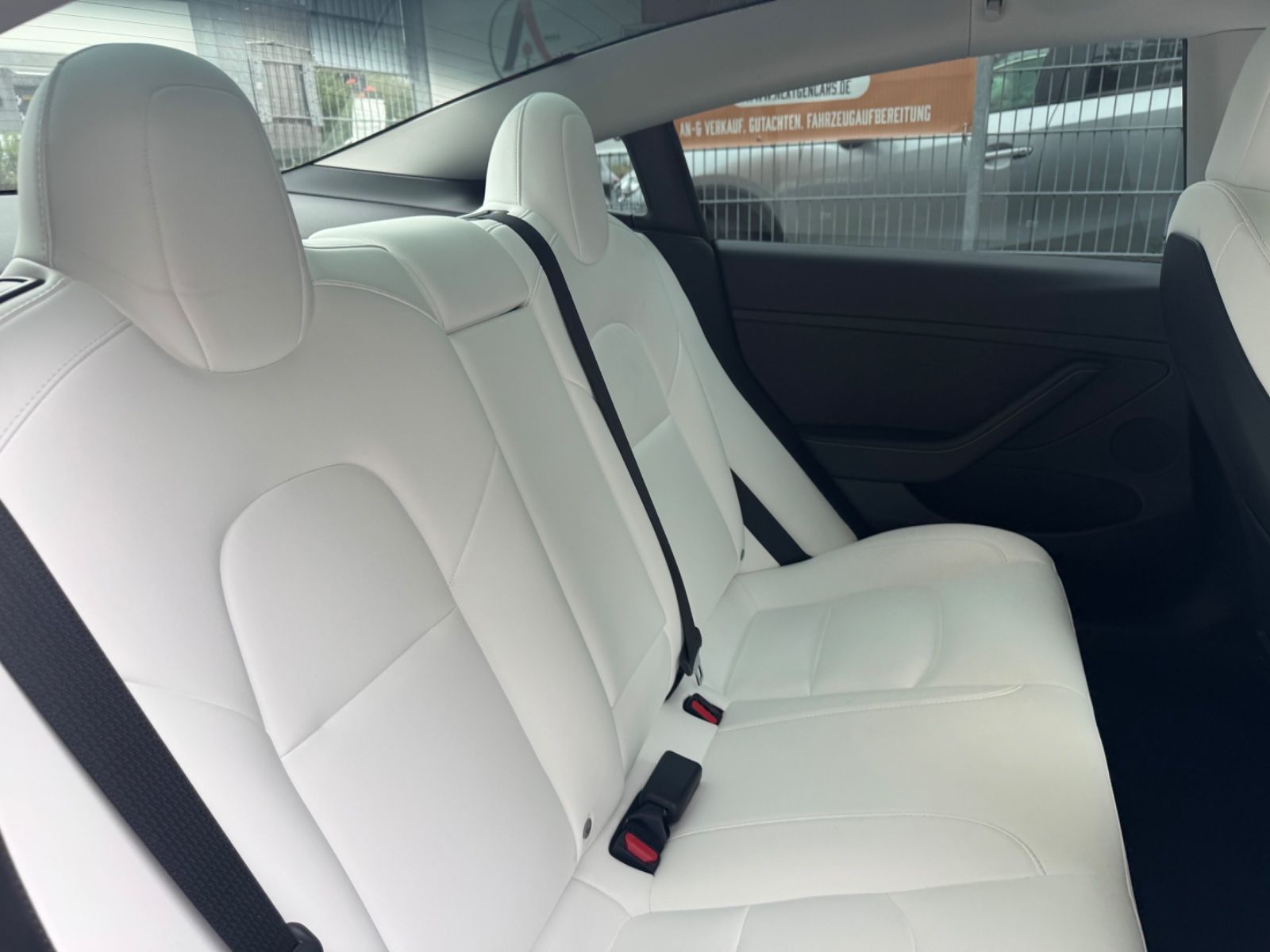 Tesla Model 3 Basis RWD*LEDER*KAMERA*1.HAND*SHZ*LED* foto 9