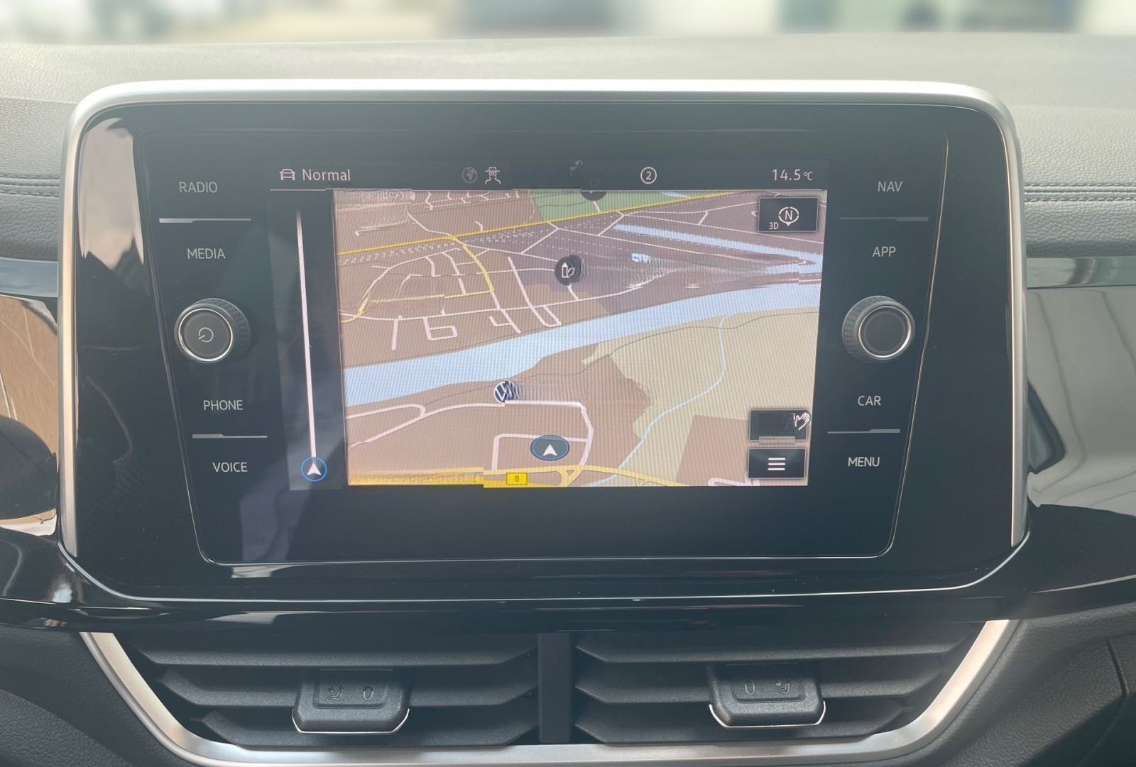 Volkswagen T-ROC R-Line 1.0TSI +LED+SHZ+KAMERA+NAVI+ foto 14