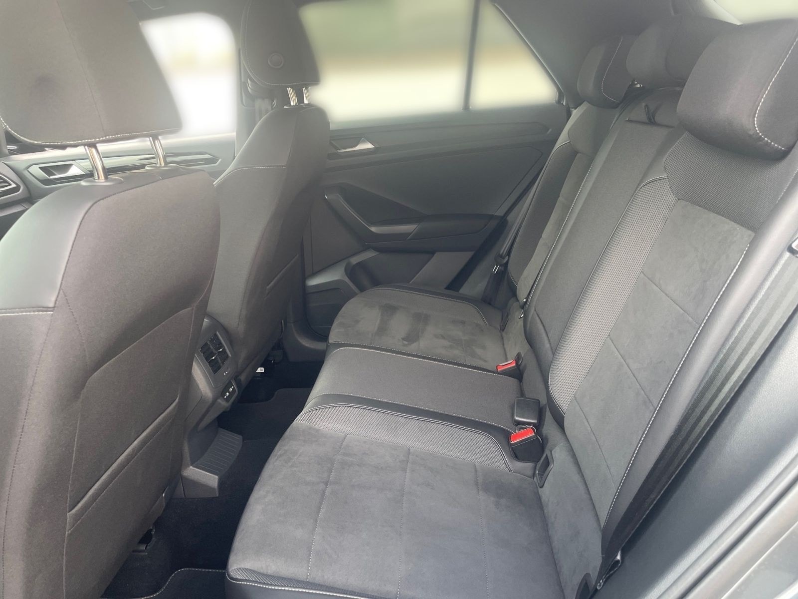 Volkswagen T-ROC R-Line 1.0TSI +LED+SHZ+KAMERA+NAVI+ foto 16