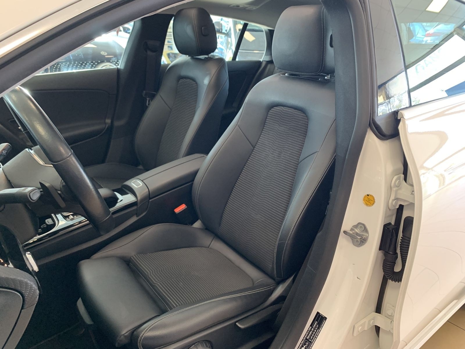 Mercedes-Benz CLA 250 Shooting Brake e Pano. LED Navi PDC SHZ foto 9