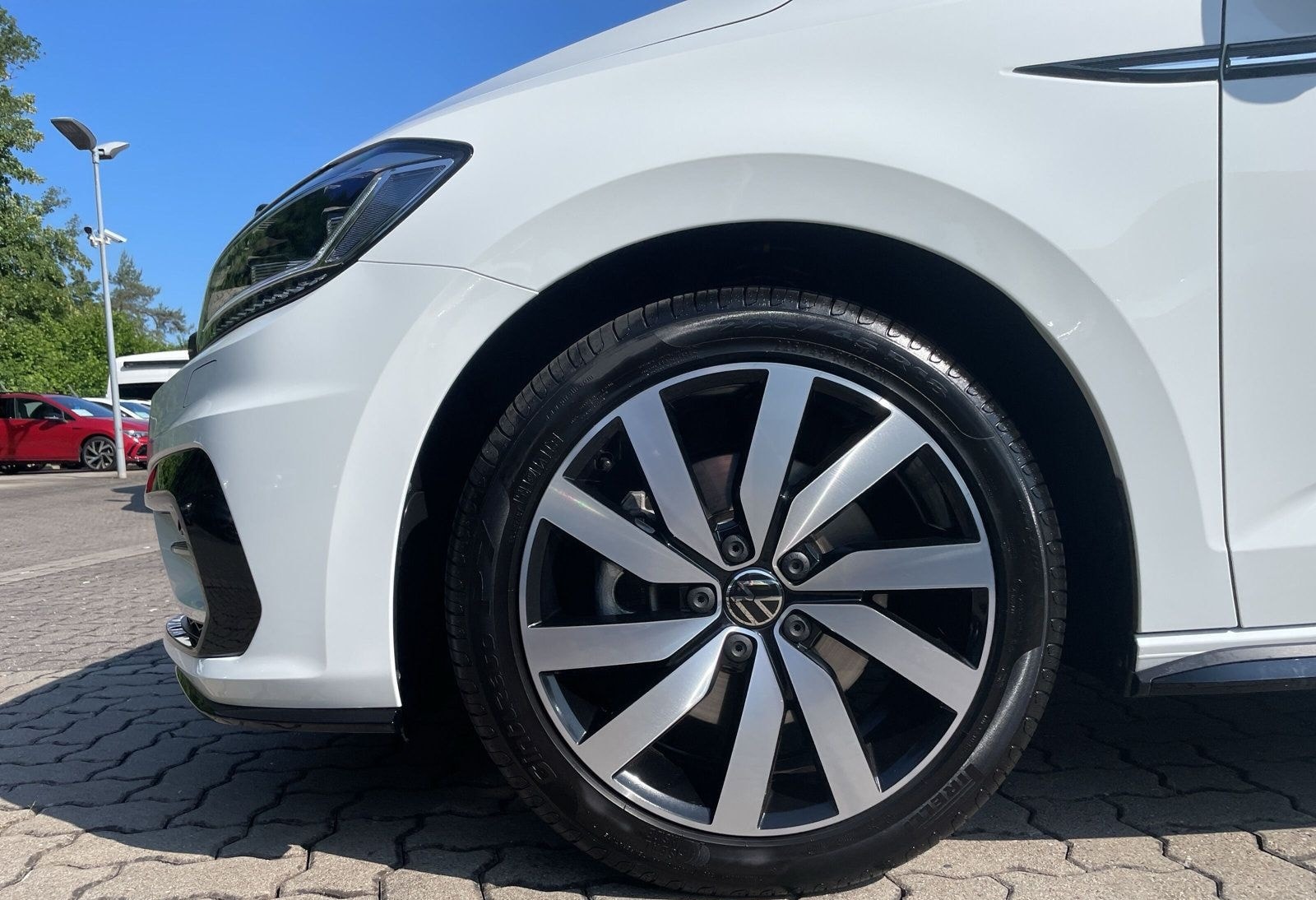 Volkswagen Touran R-Line TSi DSG Navi AZV beh. Frontsch. Hi foto 2