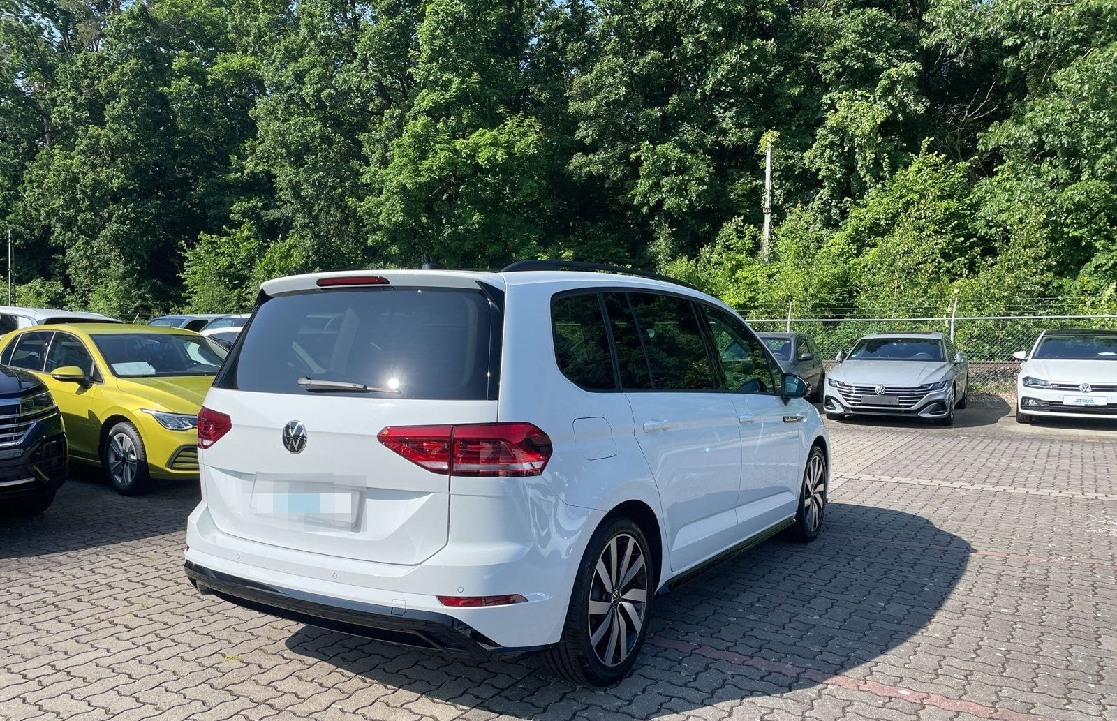 Volkswagen Touran R-Line TSi DSG Navi AZV beh. Frontsch. Hi foto 4