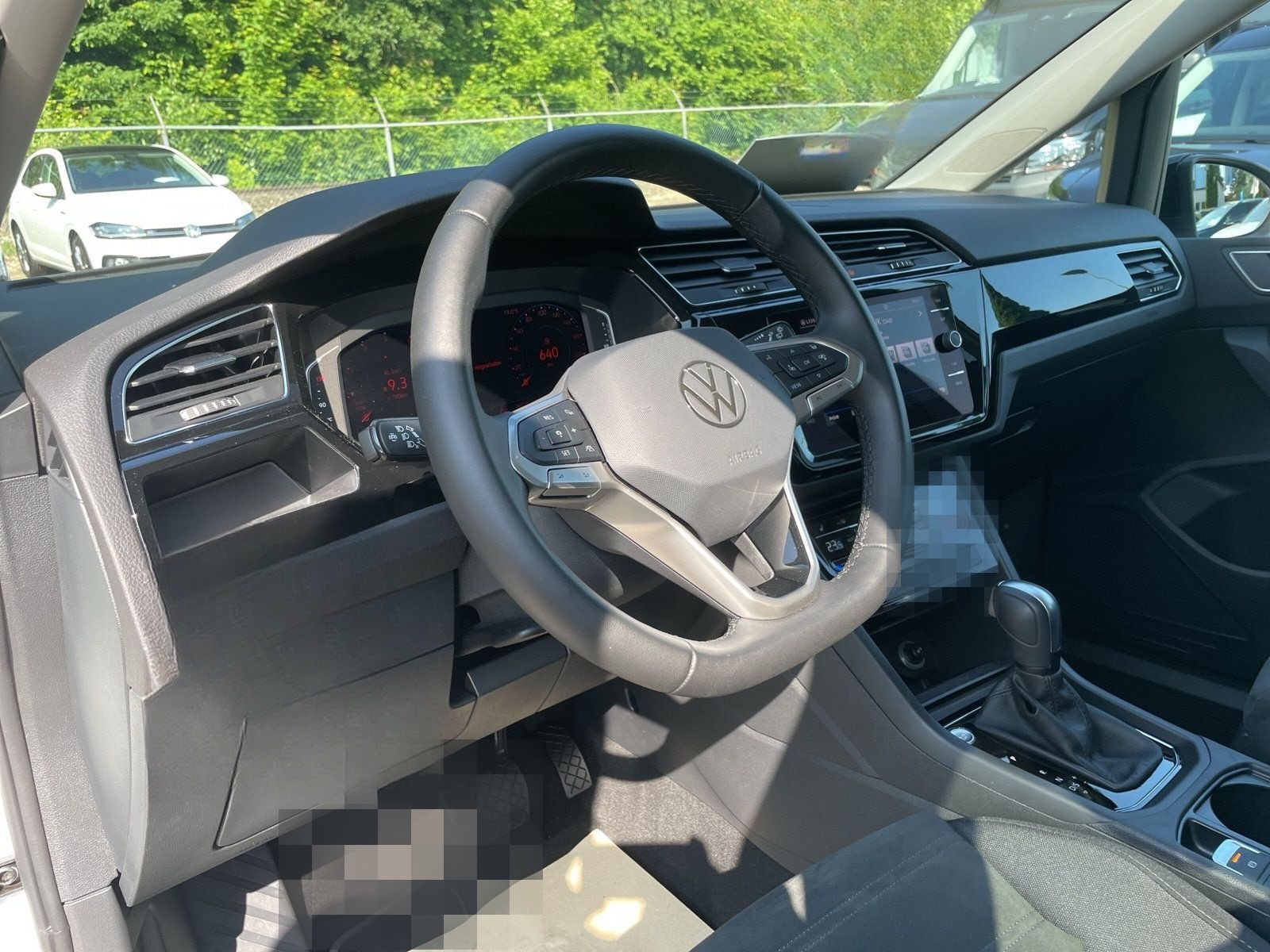 Volkswagen Touran R-Line TSi DSG Navi AZV beh. Frontsch. Hi foto 7