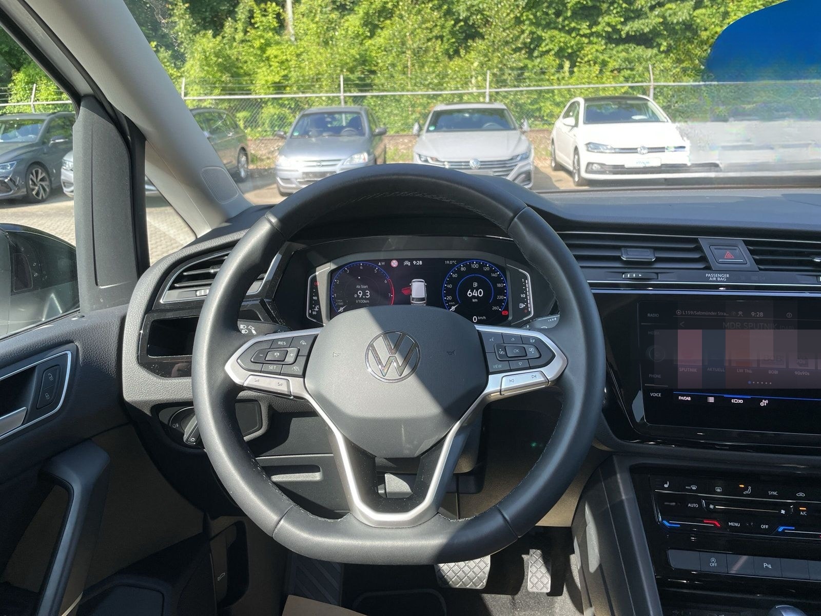 Volkswagen Touran R-Line TSi DSG Navi AZV beh. Frontsch. Hi foto 10