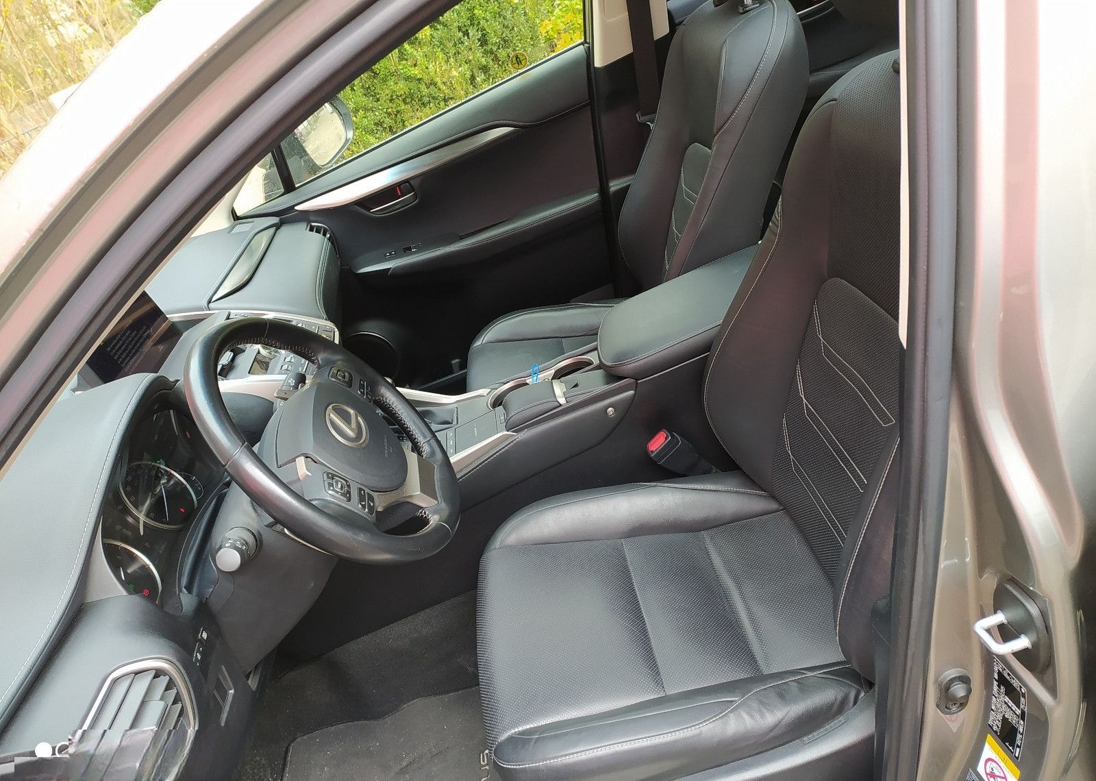 Lexus NX 300 h OFFROAD HYBRID E-FOUR *AHK*Leder* foto 17