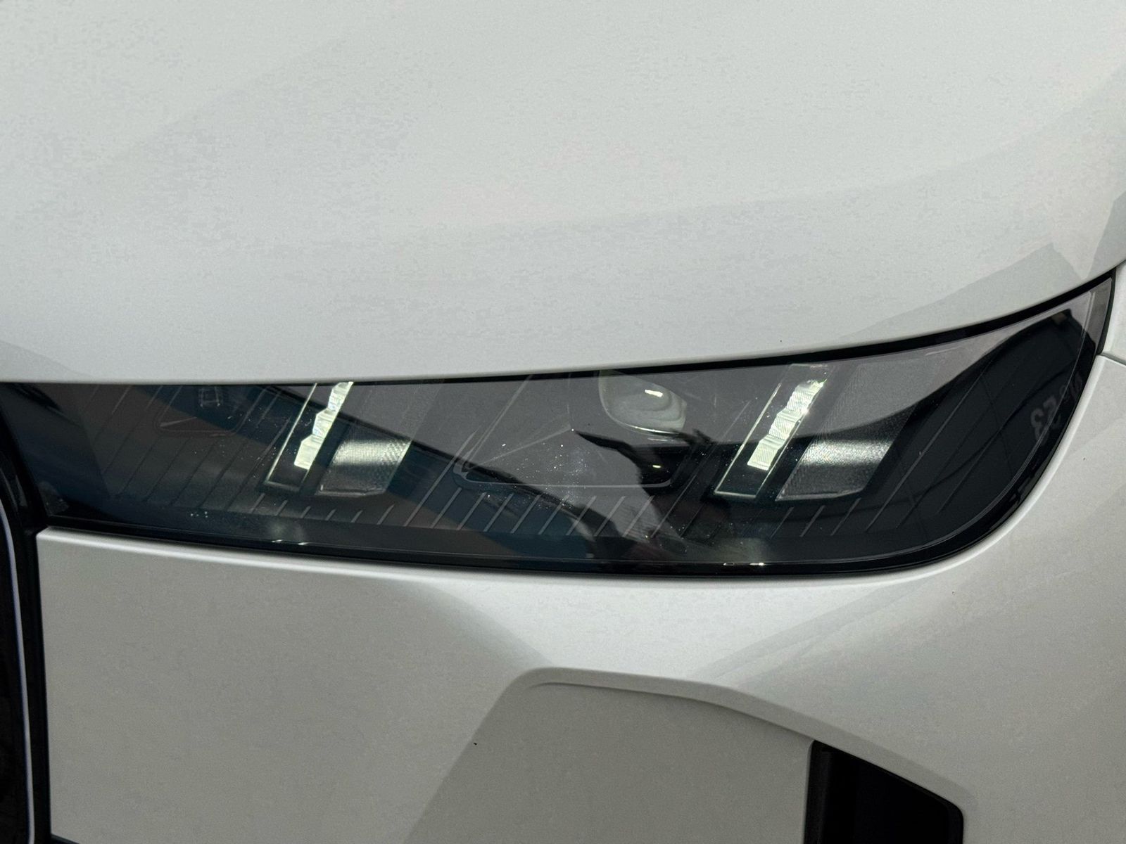 BMW iX M70 xDrive M Sport Pro B&W Pano AHK Autobahna foto 15