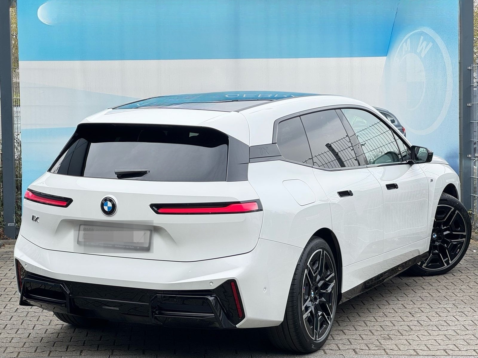 BMW iX M70 xDrive M Sport Pro B&W Pano AHK Autobahna foto 3