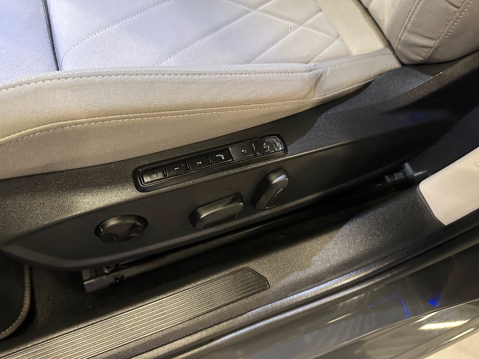 Volkswagen Golf VIII Variant Style*NAVI*LED*CarPlay*MASSAGE foto 1