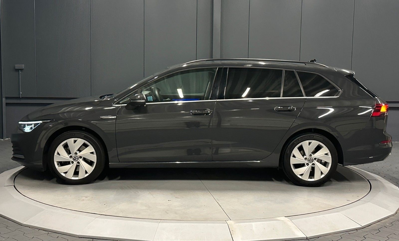 Volkswagen Golf VIII Variant Style*NAVI*LED*CarPlay*MASSAGE foto 5