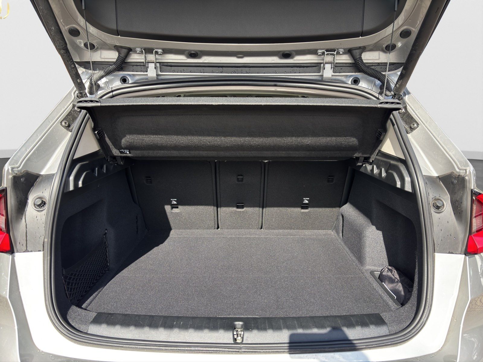 BMW X1 sDrive20i AHK/ Adapt. LED/ Keyless/ Pano foto 13