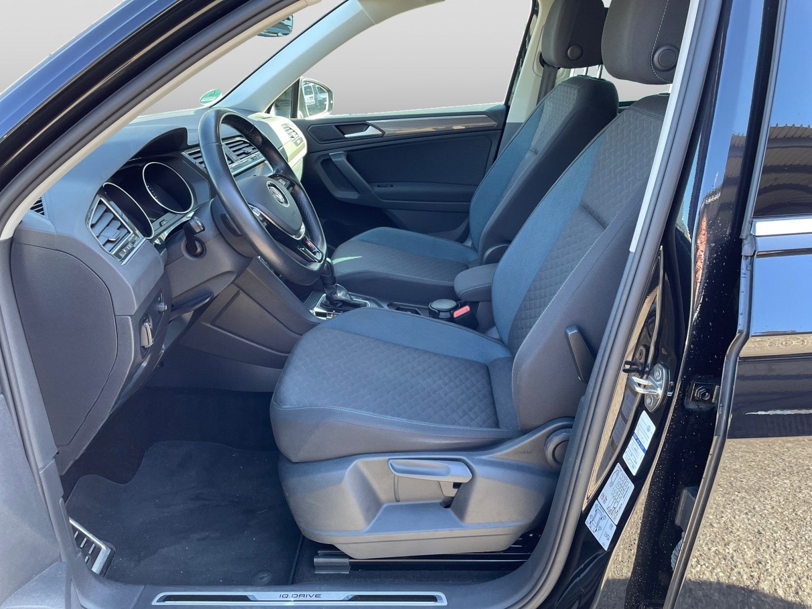 Volkswagen Tiguan IQ.DRIVE 1.5TSI DSG AHK STANDH LED CAM NA foto 14