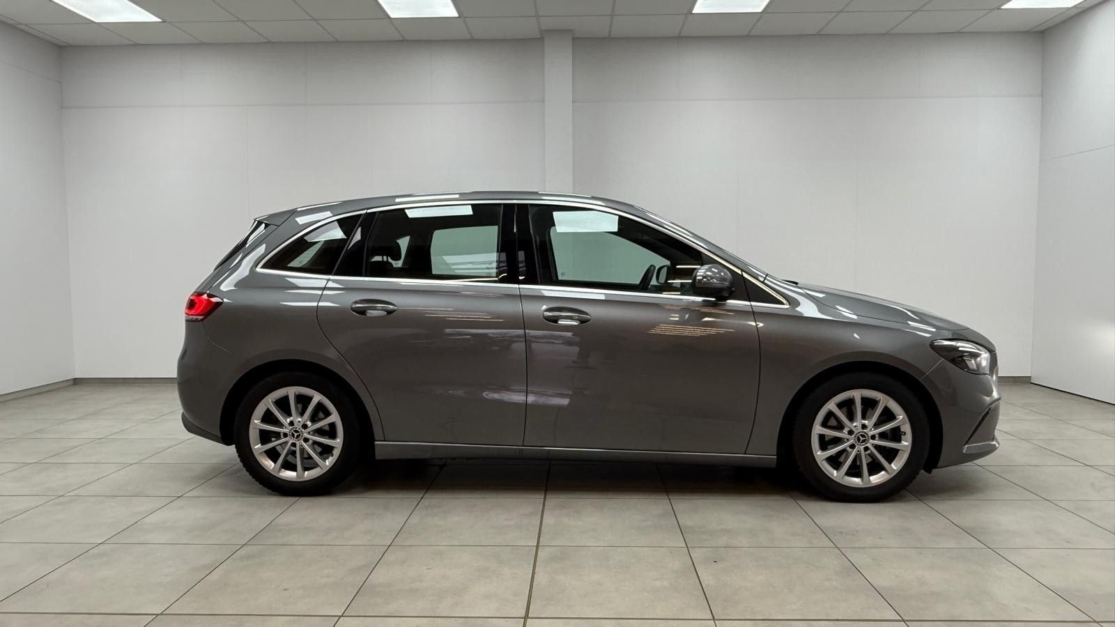 Mercedes-Benz B 180/AHK/SPURHALTE/SHZ/MFL/LED/NAVI/ foto 8