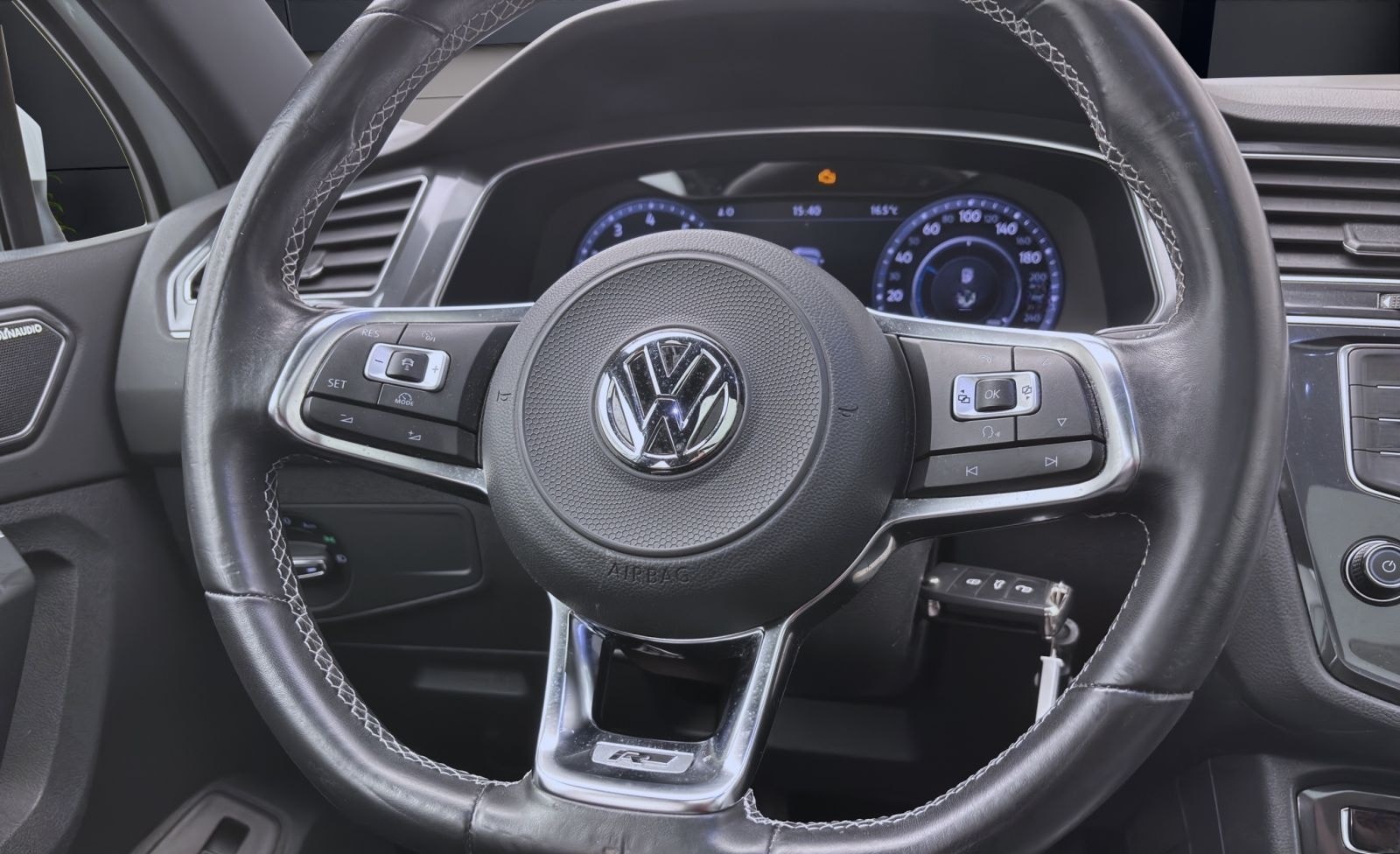 Volkswagen Tiguan 2.0 TSI 4M R-LINE PANO NAVI KAMERA DYNAUD foto 12