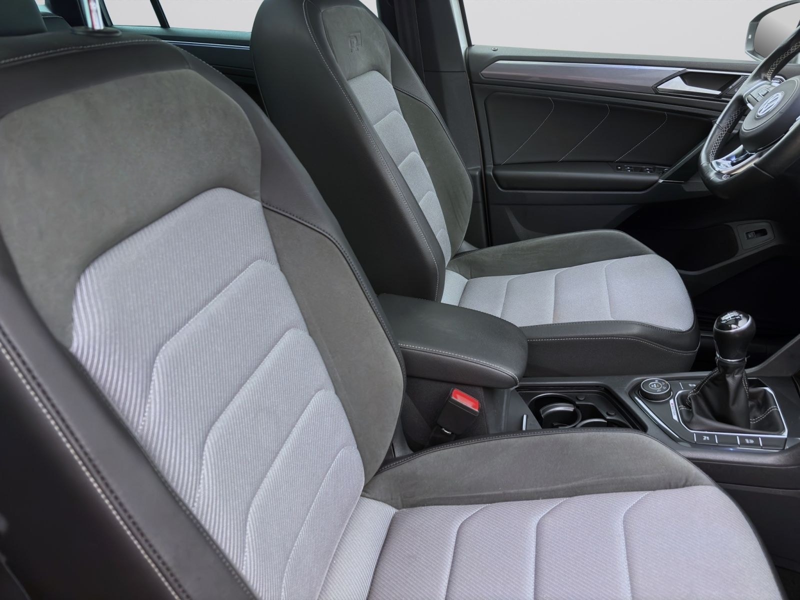 Volkswagen Tiguan 2.0 TSI 4M R-LINE PANO NAVI KAMERA DYNAUD foto 16