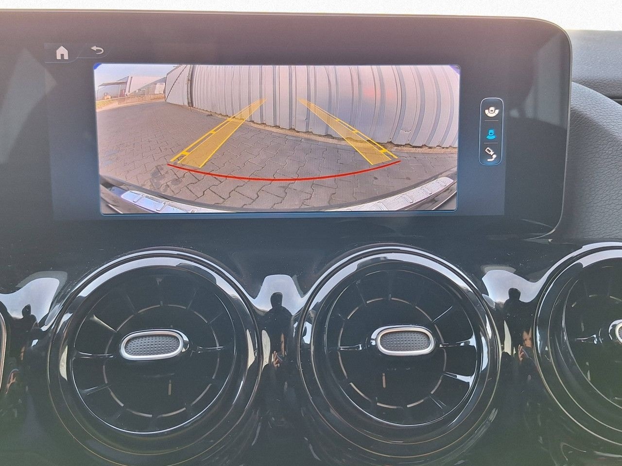 Mercedes-Benz GLA 200 d,AHK,NAVI,LED,Komfort,Shzg Klima foto 13