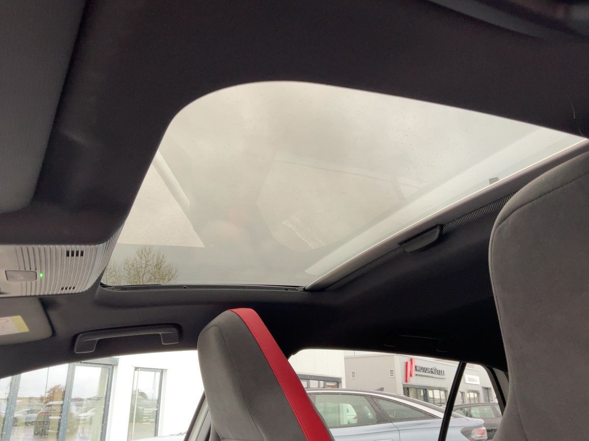 Volkswagen Golf VIII GTI Clubsport MATRIX+NAVI+PANO+ACC+APP foto 15