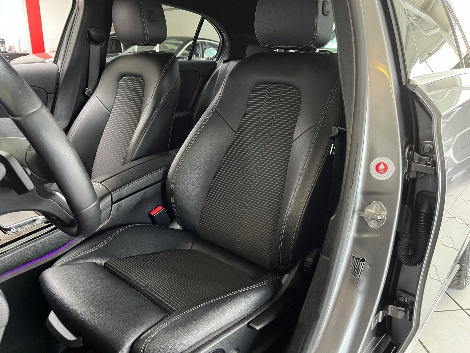 Mercedes-Benz A 200 Edition19 KEYLESS LED NAVI AMBIENTE KAMERA foto 11