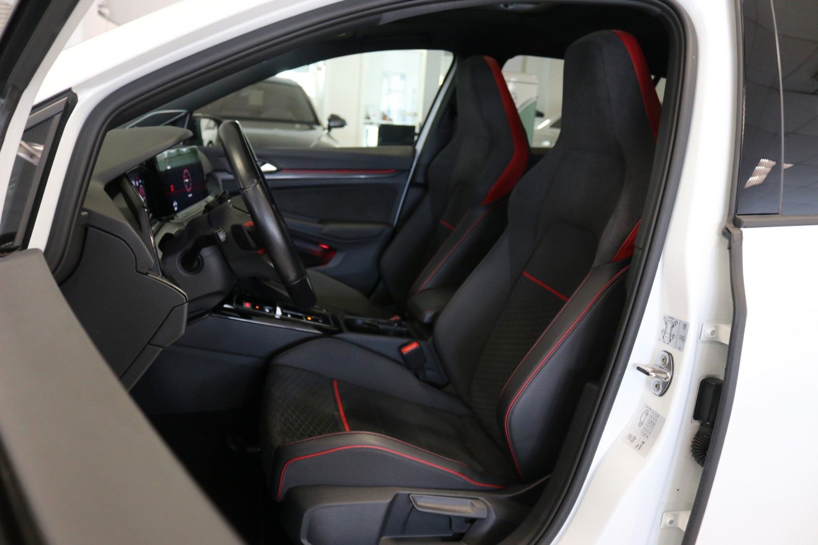 Volkswagen Golf GTI Clubsport Black Style Matrix H&K Pano foto 15