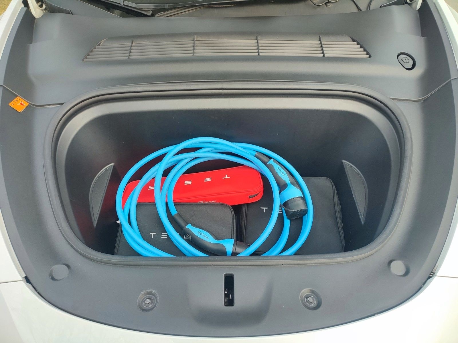 Tesla Model Y "AHK" Long Range Dual AWD foto 11