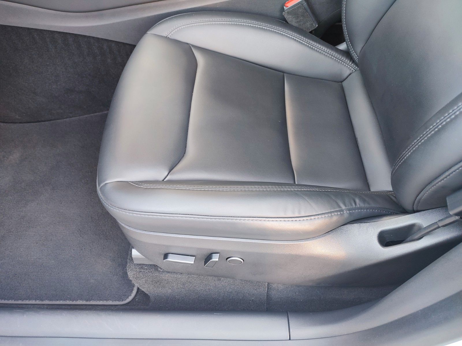 Tesla Model Y "AHK" Long Range Dual AWD foto 18