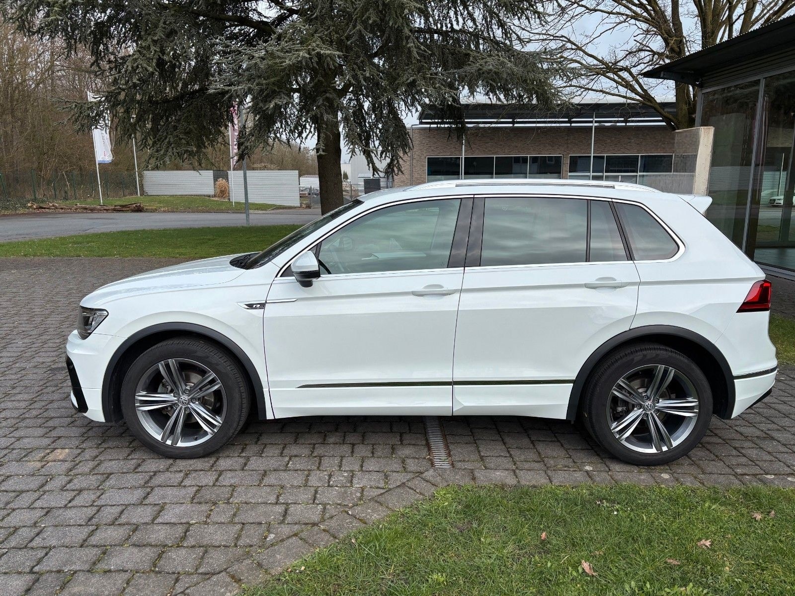Volkswagen Tiguan 1.5 TSI R-Line Exterieur / Rückfahrkamera foto 1