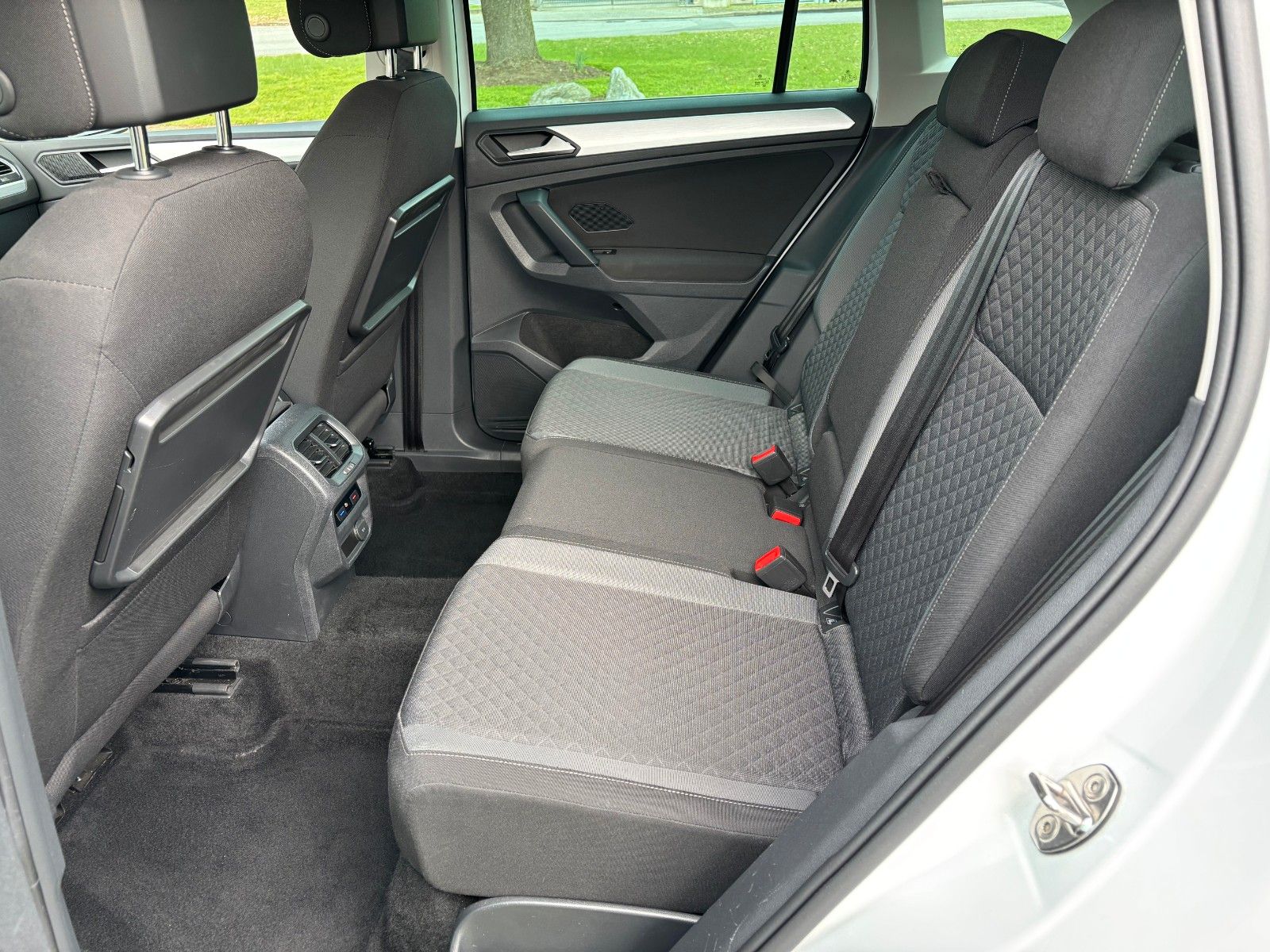 Volkswagen Tiguan 1.5 TSI R-Line Exterieur / Rückfahrkamera foto 11